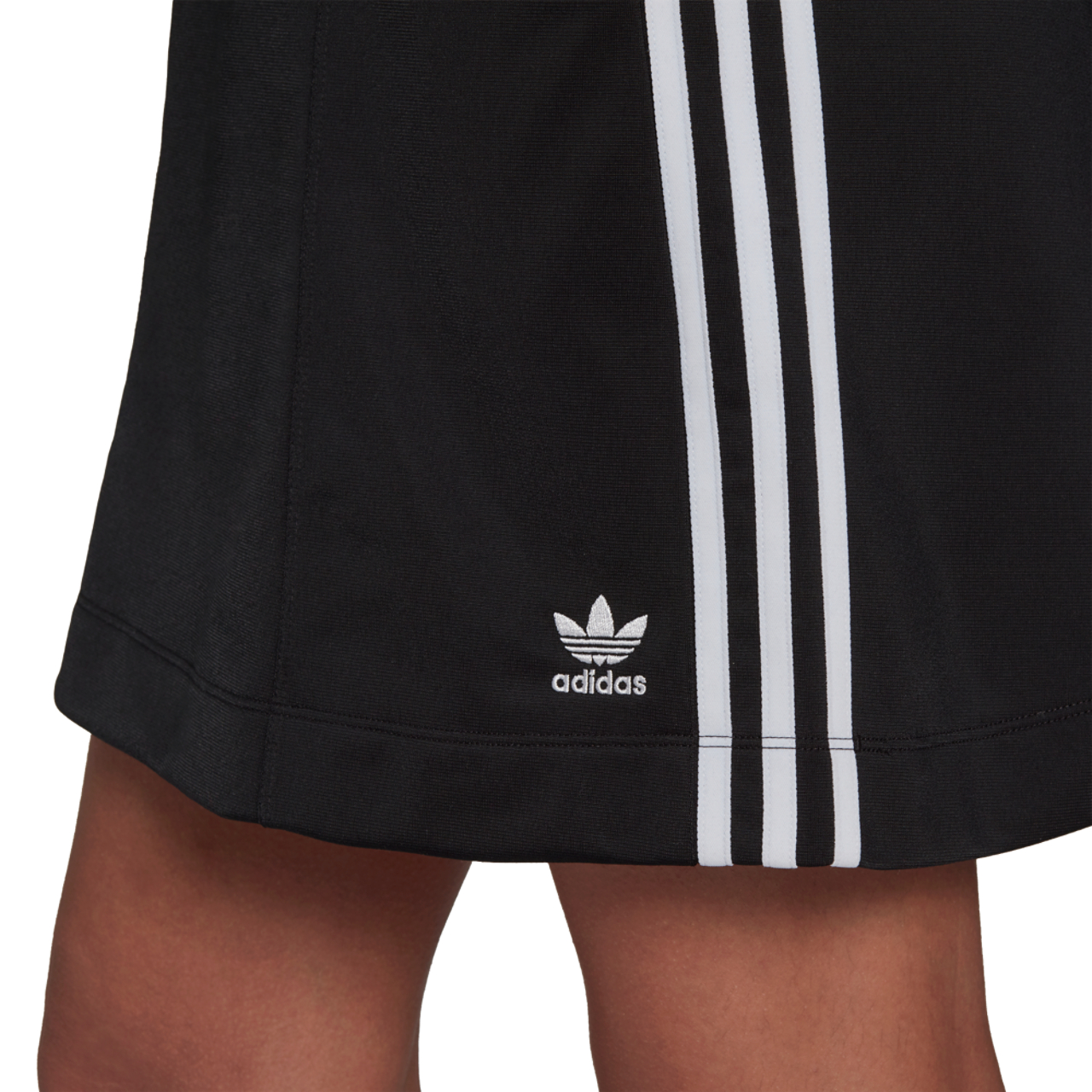 adidas Originals Imagen 3 de 4. Toque para abrir la galería de fotos.