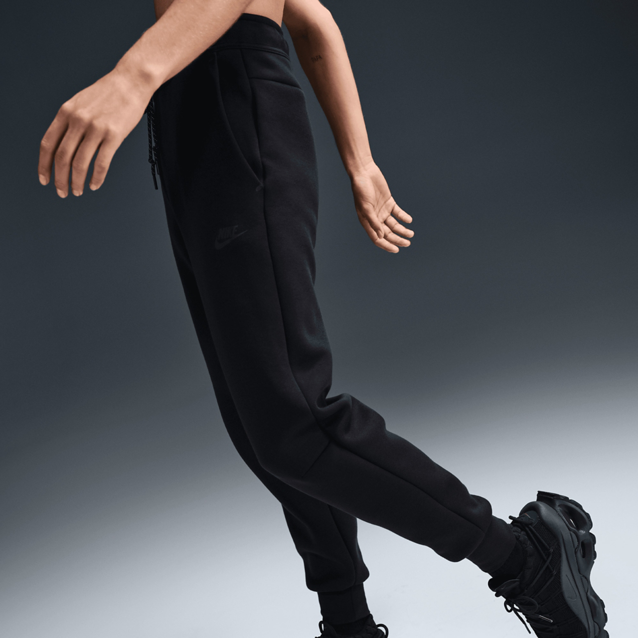 Nike Tech Fleece Image 3 of 5. Tap to open photo gallery.