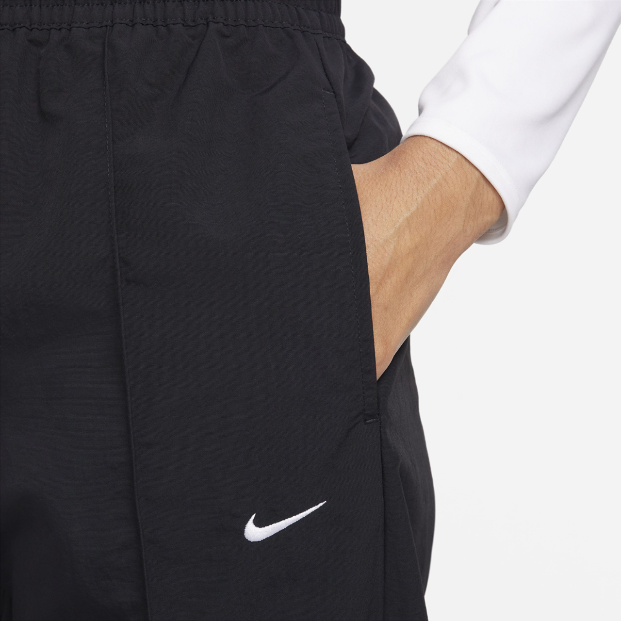 Nike Sportswear Everything Mid-rise Image 3 of 5. Tap to open photo gallery.