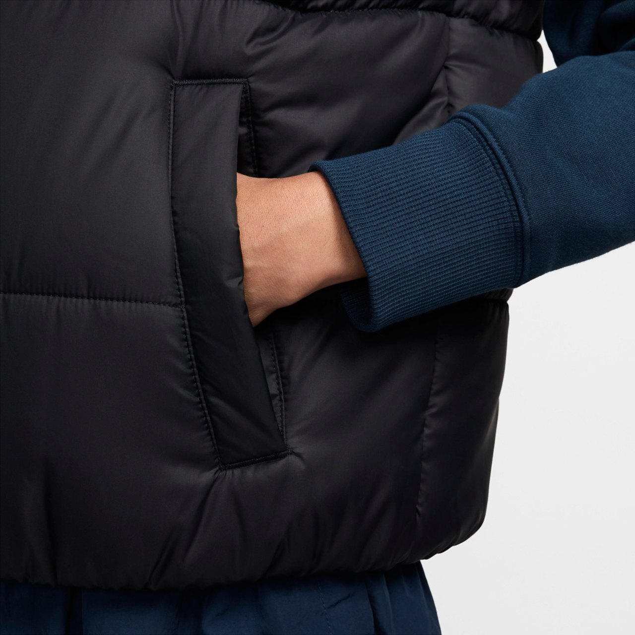 Nike Therma-fit Image 4 of 5. Tap to open photo gallery.