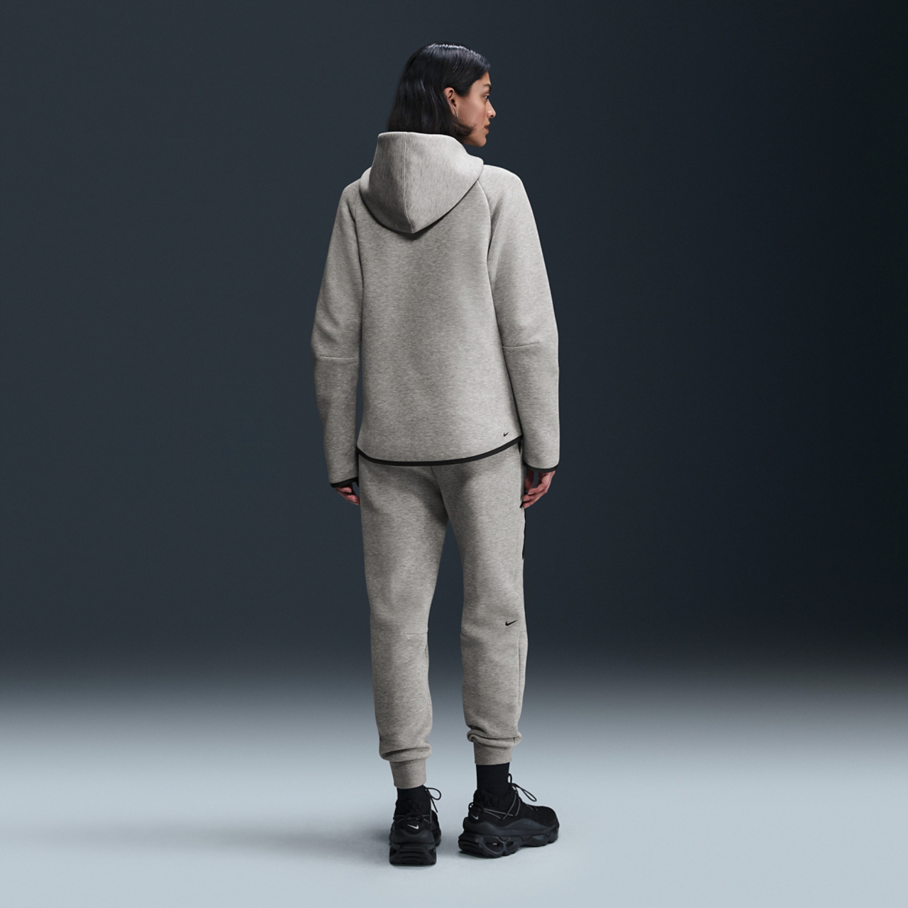 Nike Tech Fleece Image 5 of 5. Tap to open photo gallery.