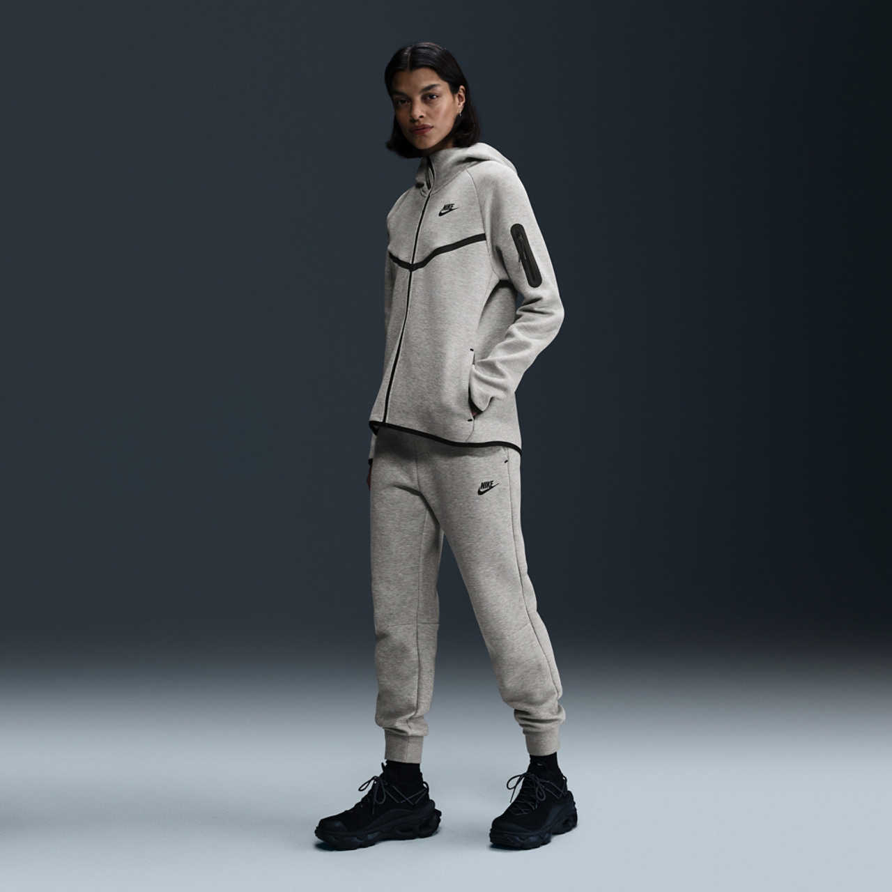 Nike Tech Fleece Immagine 1 di 5. Tocca per aprire la galleria fotografica.
