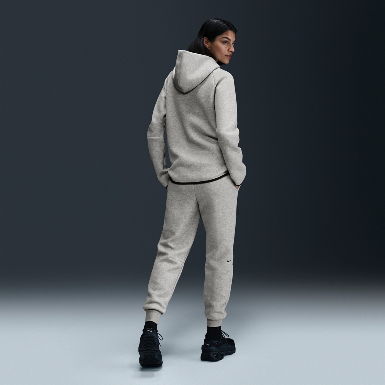 Nike Tech Fleece Immagine 4 di 5. Tocca per aprire la galleria fotografica.