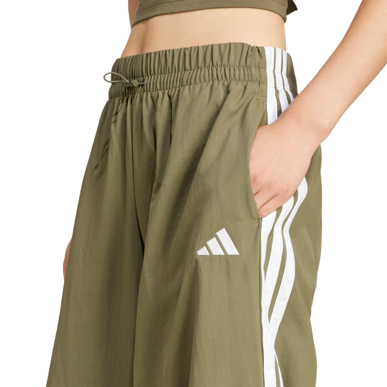 adidas Essentials Bild 3 von 4. Antippen, um die Fotogalerie zu öffnen.
