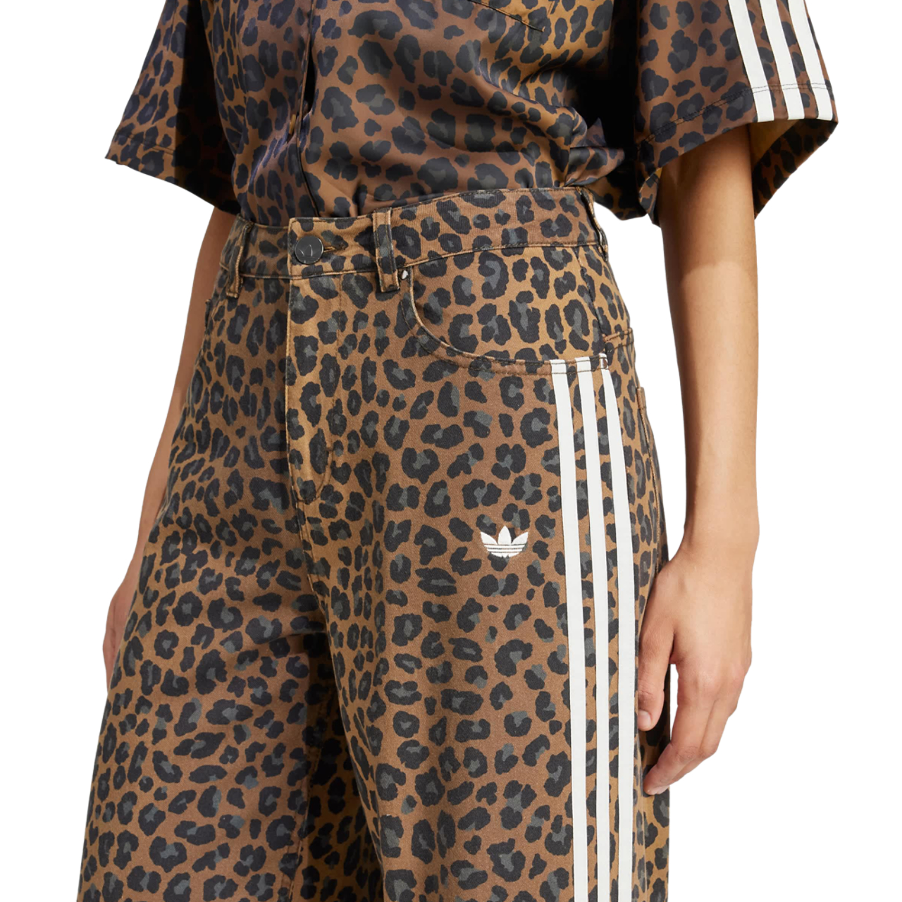 adidas Adidas Originals Denim  Joggers Image 4 sur 4. Appuyez pour ouvrir la galerie de photos.