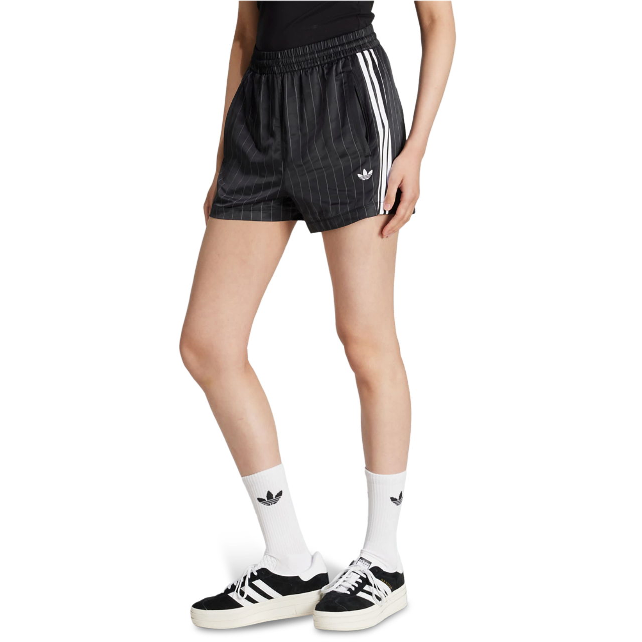 adidas Adicolor Essentials Shorts Afbeelding 1 van 4. Tik om de fotogalerij te openen..