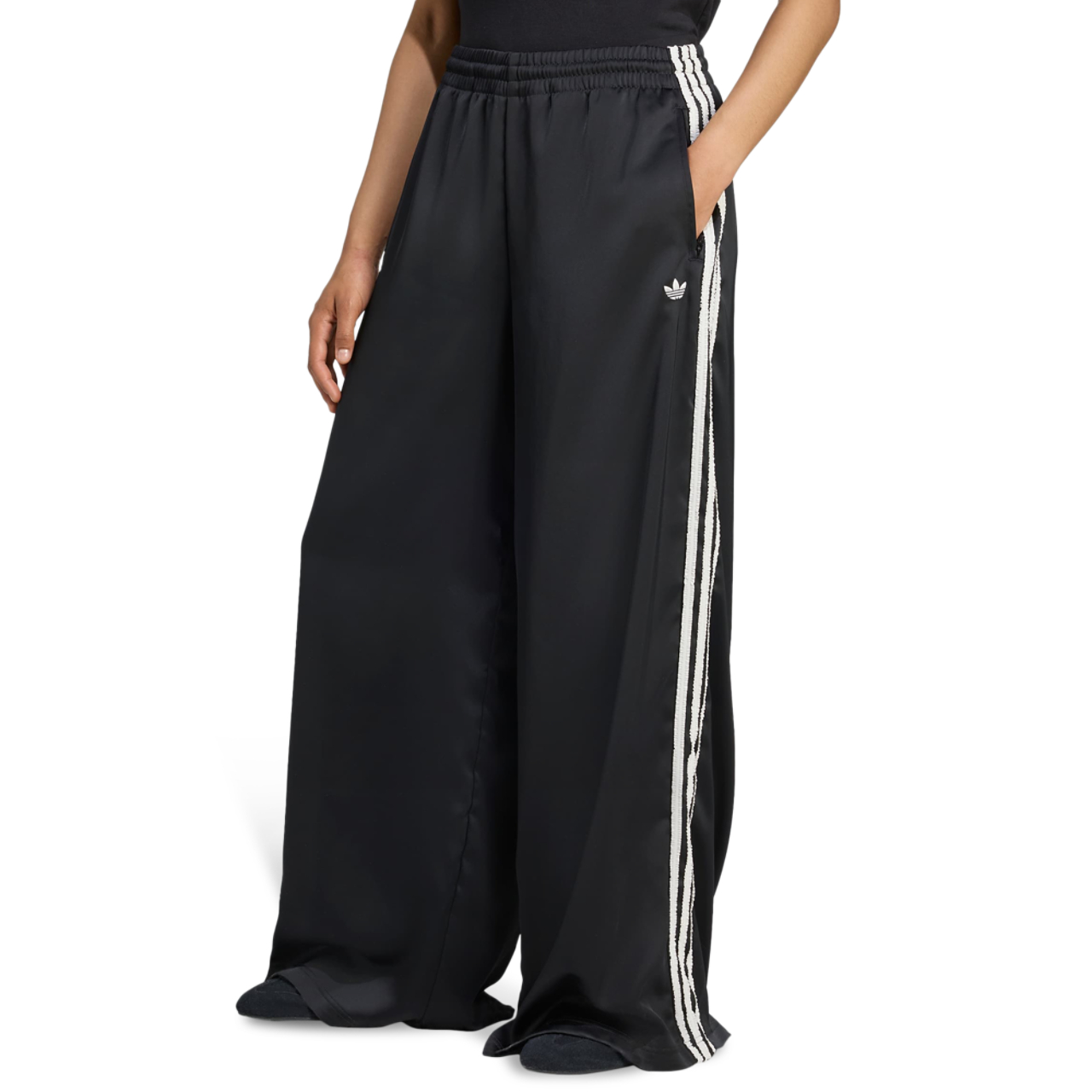 adidas Originals Satin Wide Leg Track Bottoms Image 1 sur 4. Appuyez pour ouvrir la galerie de photos.