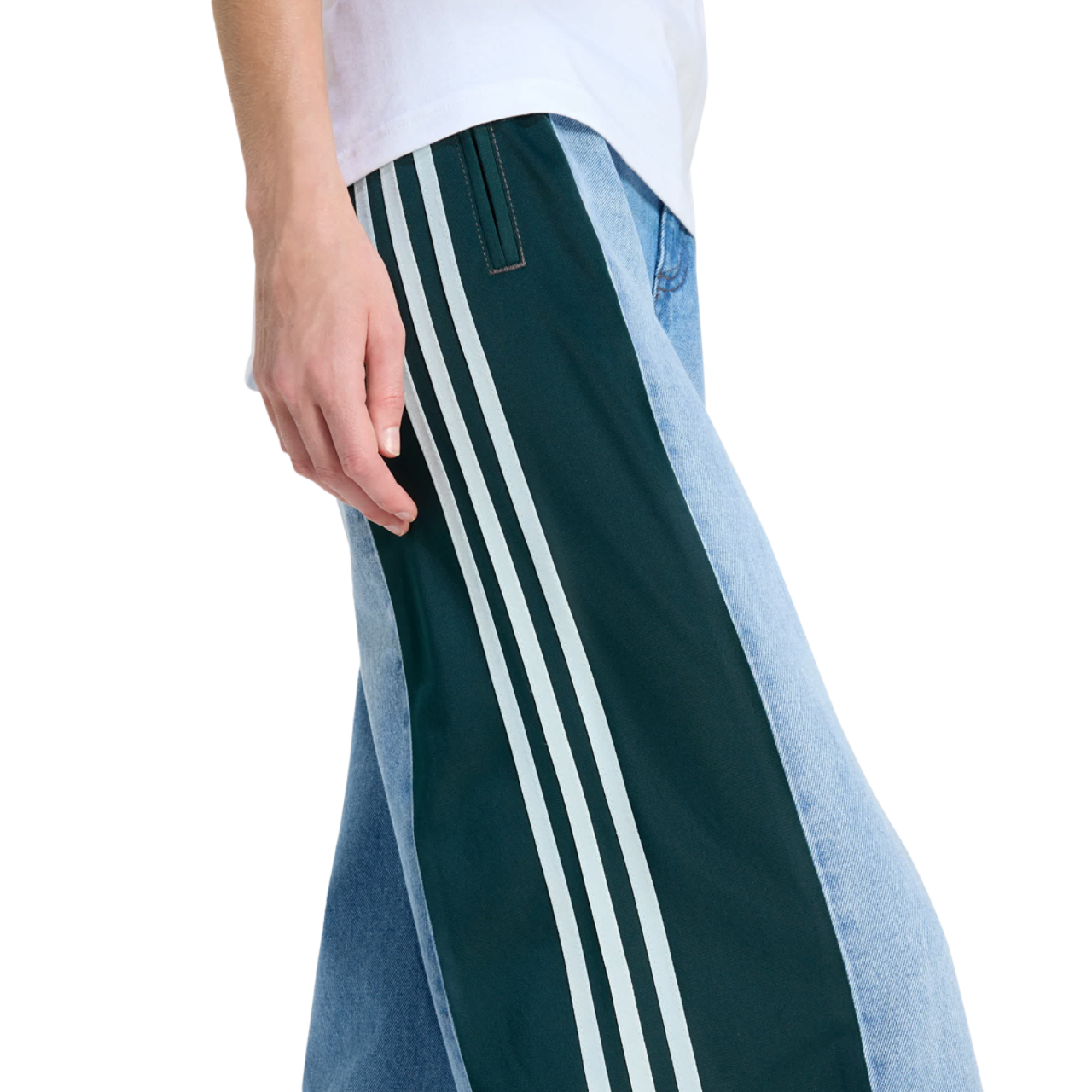 adidas Adidas Originals Firebird Joggers Bild 4 von 4. Antippen, um die Fotogalerie zu öffnen.