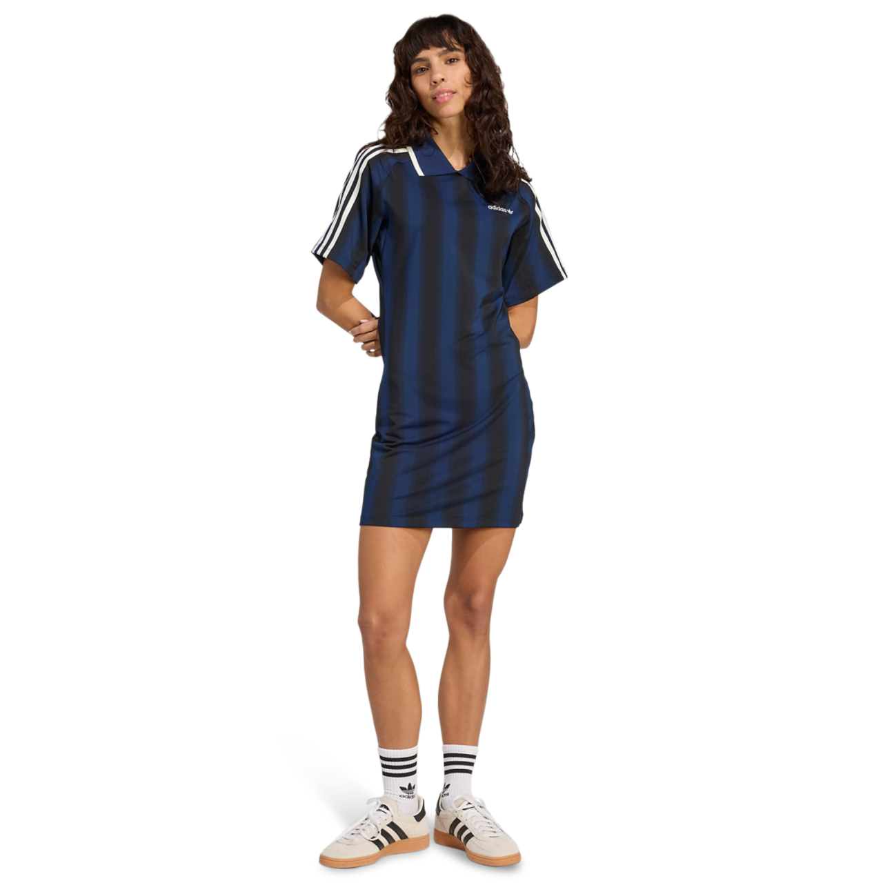 adidas Football Inspired Graphic Dress Afbeelding 2 van 4. Tik om de fotogalerij te openen..