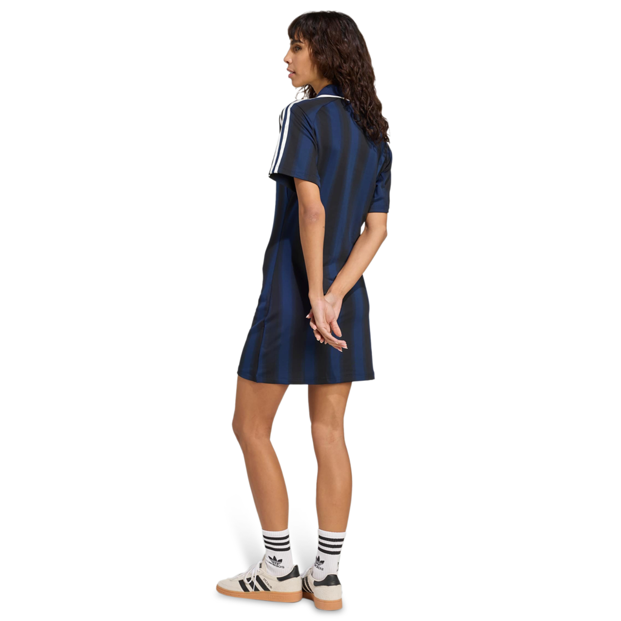 adidas Football Inspired Graphic Dress Afbeelding 3 van 4. Tik om de fotogalerij te openen..