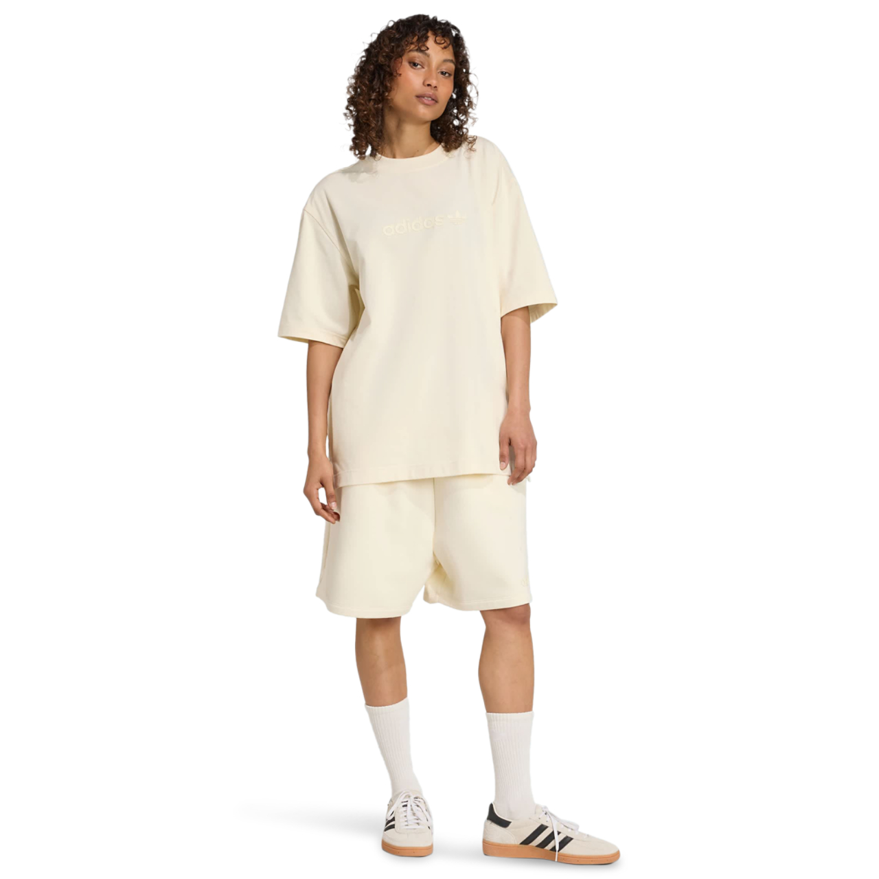 adidas Essentials Linear Shorts Oversized Bild 2 von 4. Antippen, um die Fotogalerie zu öffnen.