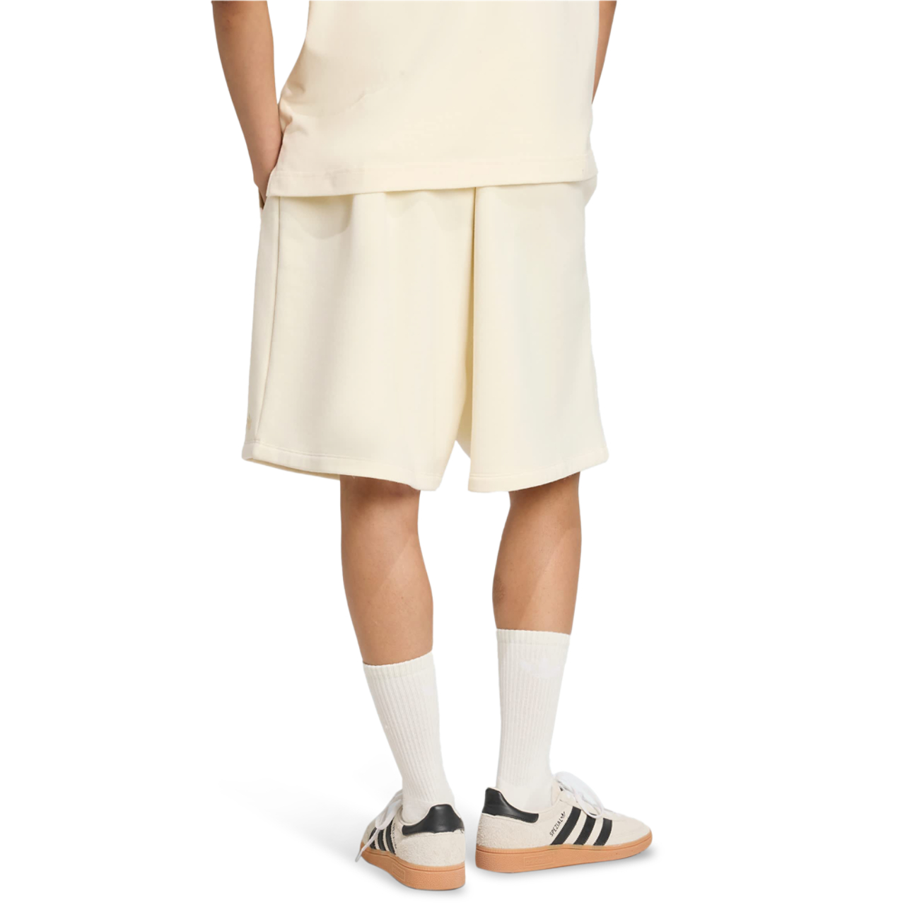 adidas Essentials Linear Shorts Oversized Bild 3 von 4. Antippen, um die Fotogalerie zu öffnen.