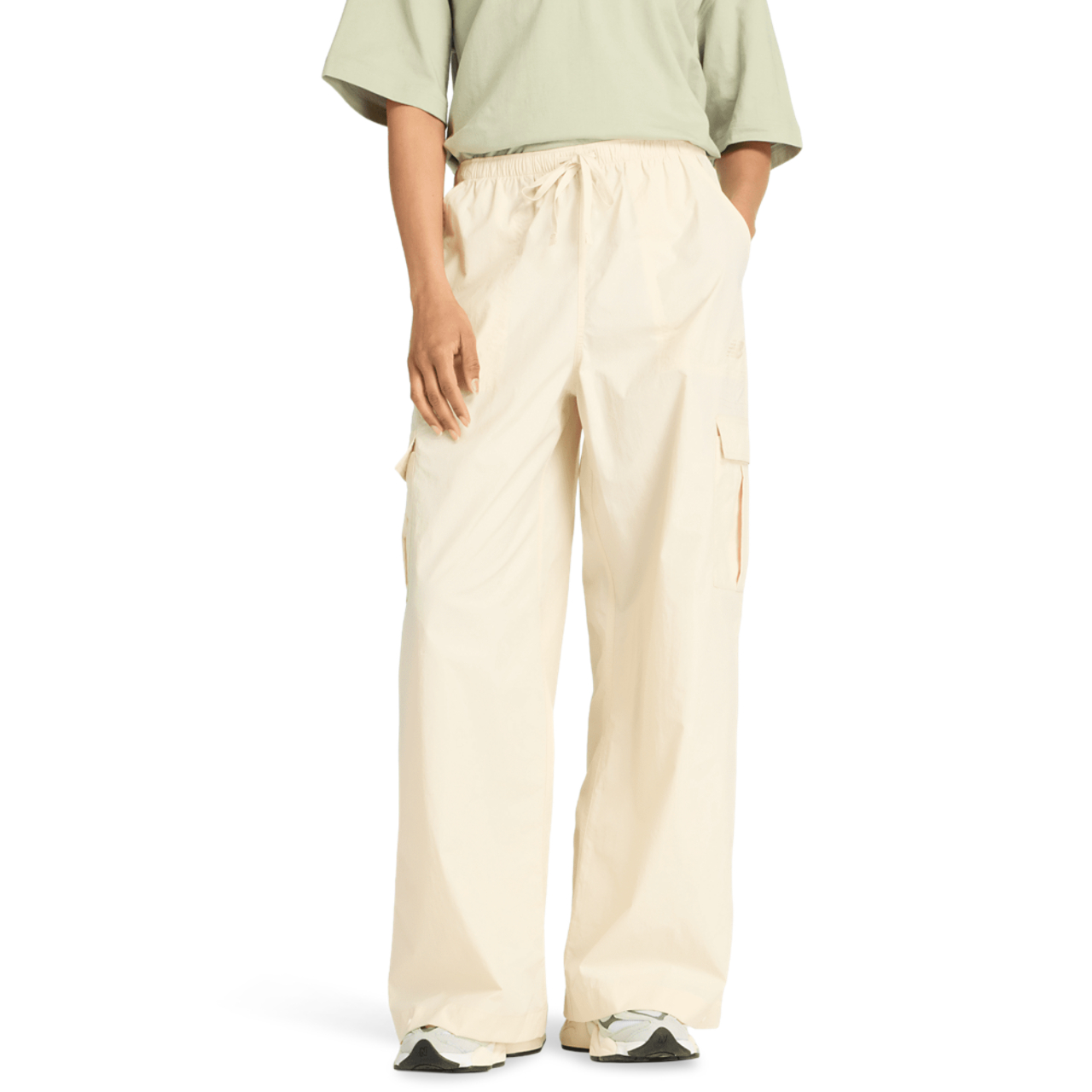 New Balance Woven Cargo Pant Imagen 1 de 5. Toque para abrir la galería de fotos.