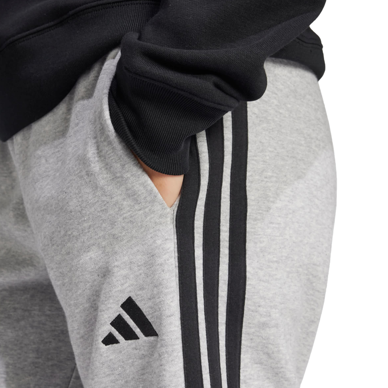 adidas Essentials 3-Stripes Cuffed Joggers + Immagine 4 di 5. Tocca per aprire la galleria fotografica.