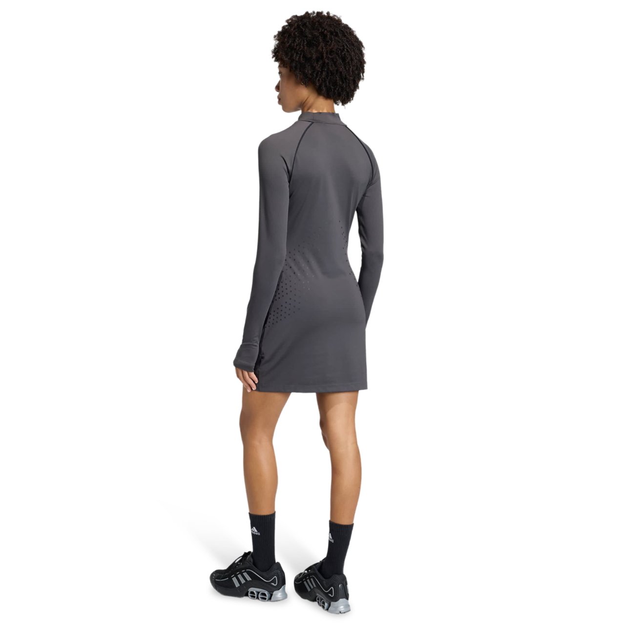 adidas Mini Dress Imagen 3 de 5. Toque para abrir la galería de fotos.