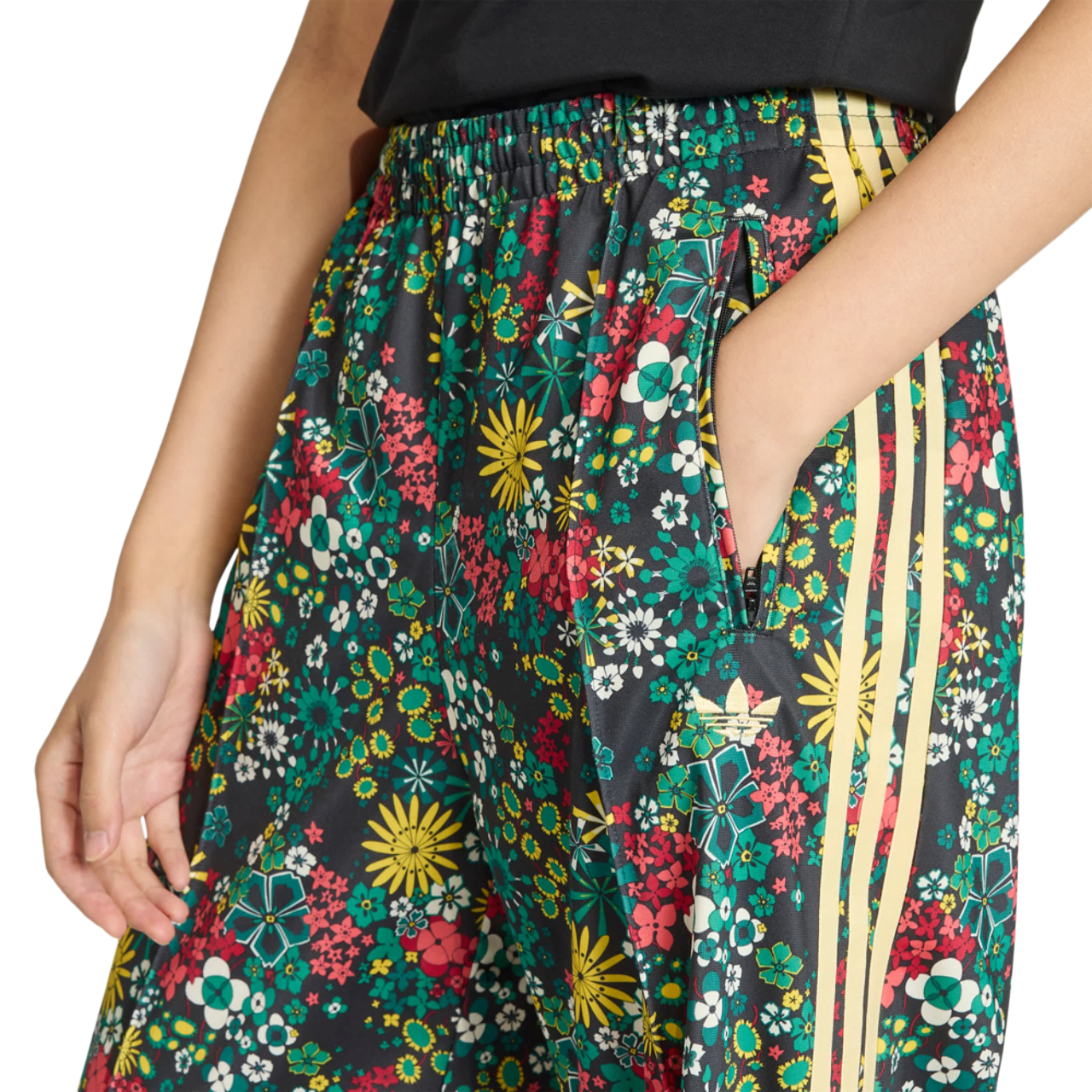 adidas Originals X Liberty London Firebird Pants Immagine 4 di 5. Tocca per aprire la galleria fotografica.