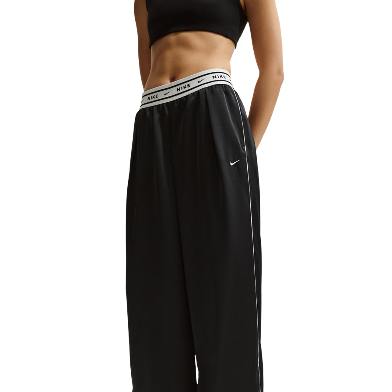 Nike Sportswear Loose Mid-rise Satin Trousers Image 4 sur 5. Appuyez pour ouvrir la galerie de photos.