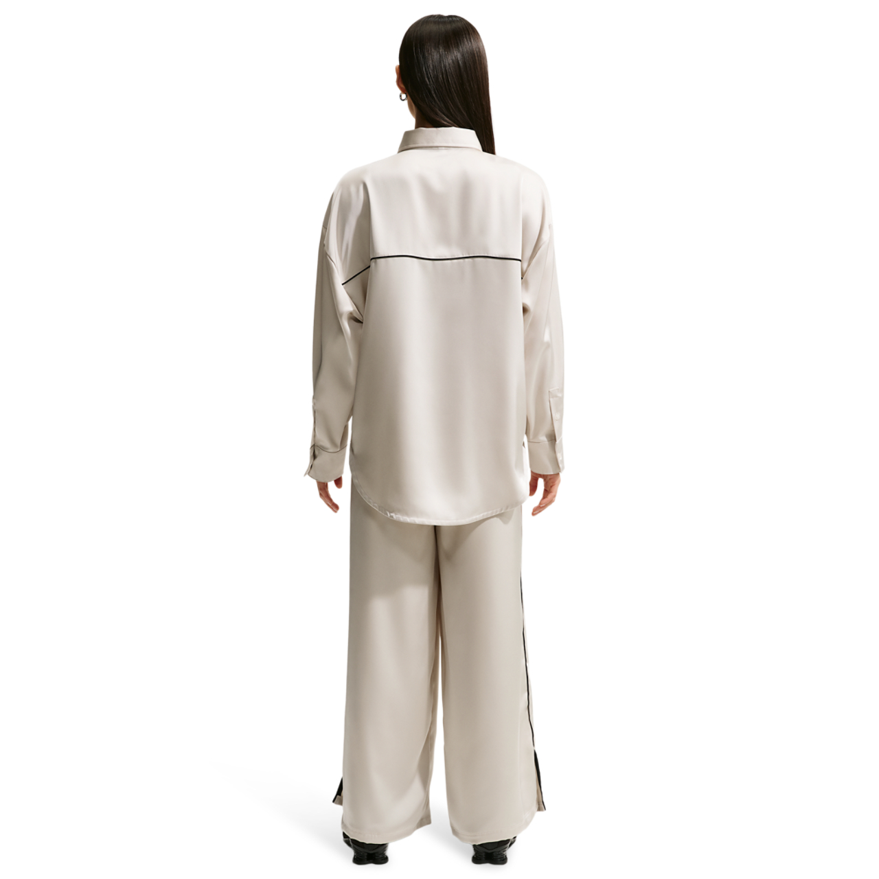 Nike Sportswear Loose Mid-rise Satin Trousers Image 5 sur 5. Appuyez pour ouvrir la galerie de photos.
