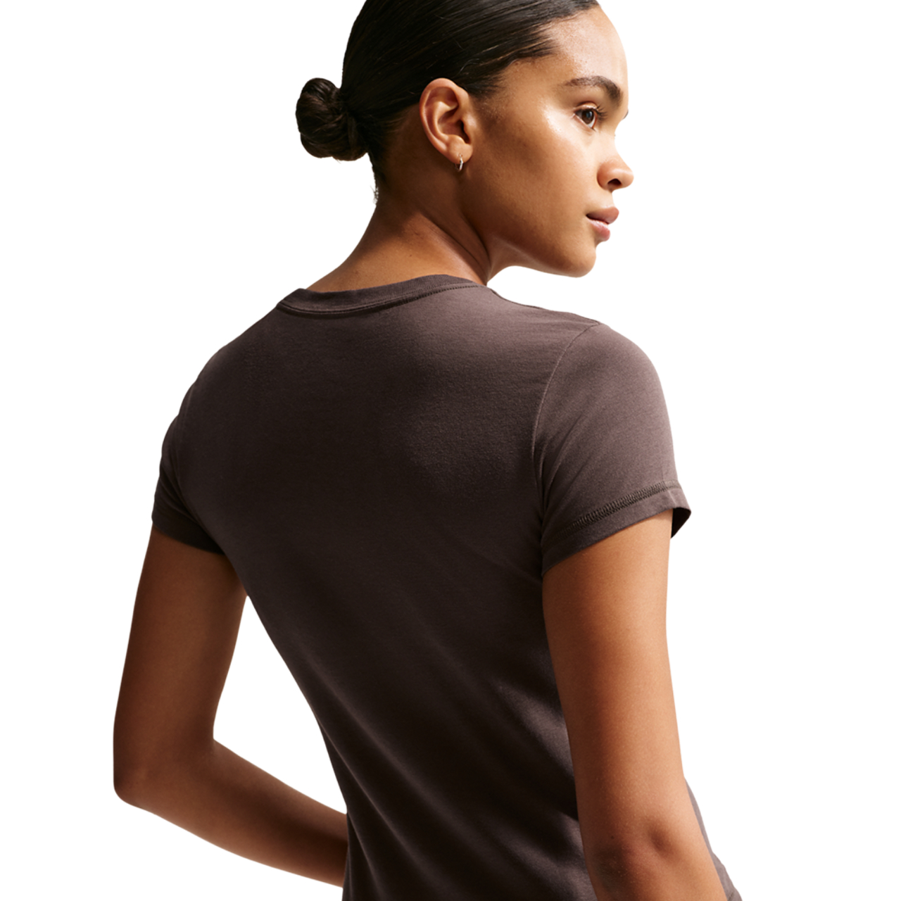 Nike Sportswear Cropped T-shirt Image 2 sur 5. Appuyez pour ouvrir la galerie de photos.