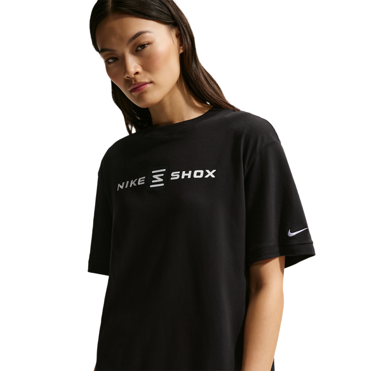 Nike Sportswear Graphic T-shirt Image 1 sur 5. Appuyez pour ouvrir la galerie de photos.