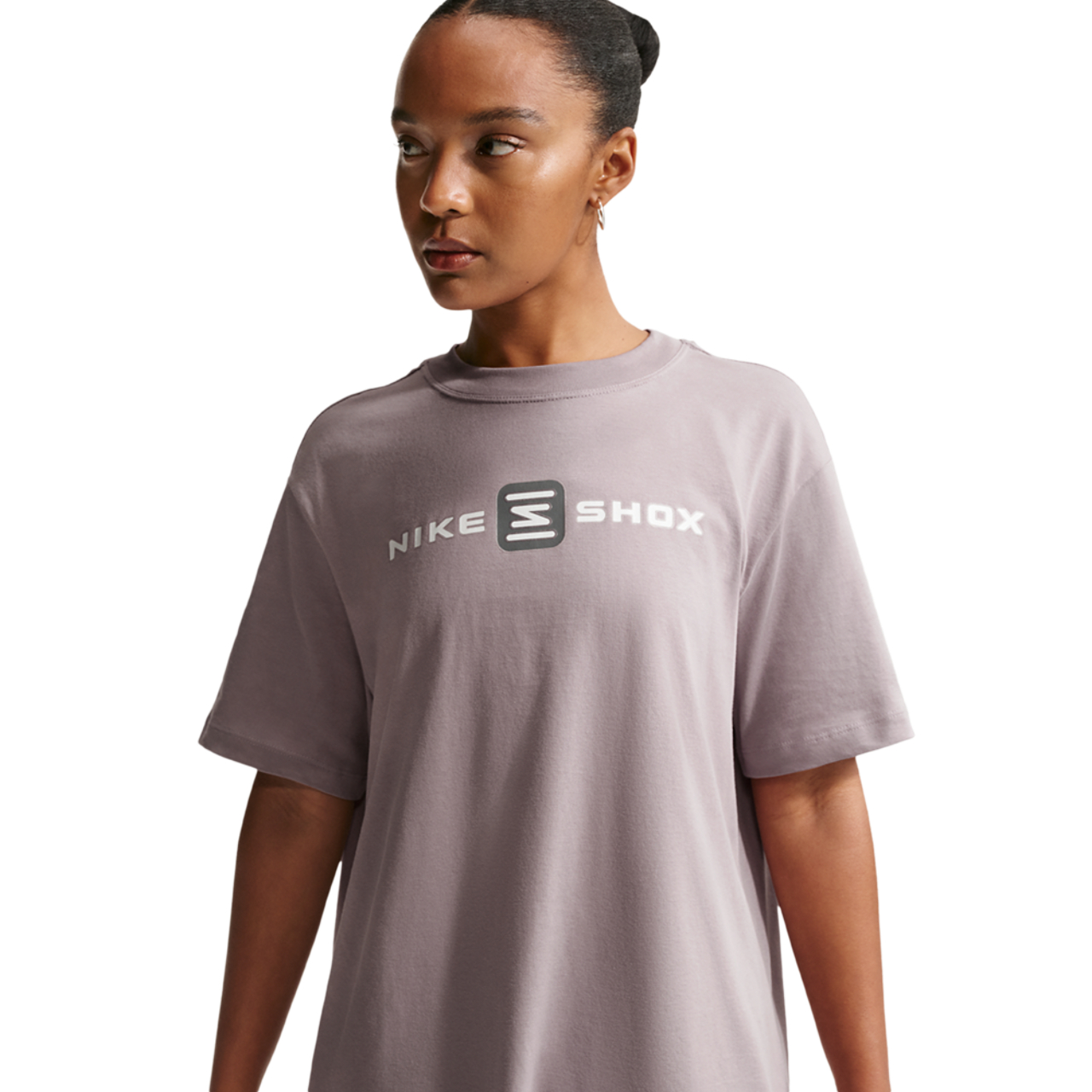 Nike Sportswear Graphic T-shirt Image 1 sur 5. Appuyez pour ouvrir la galerie de photos.