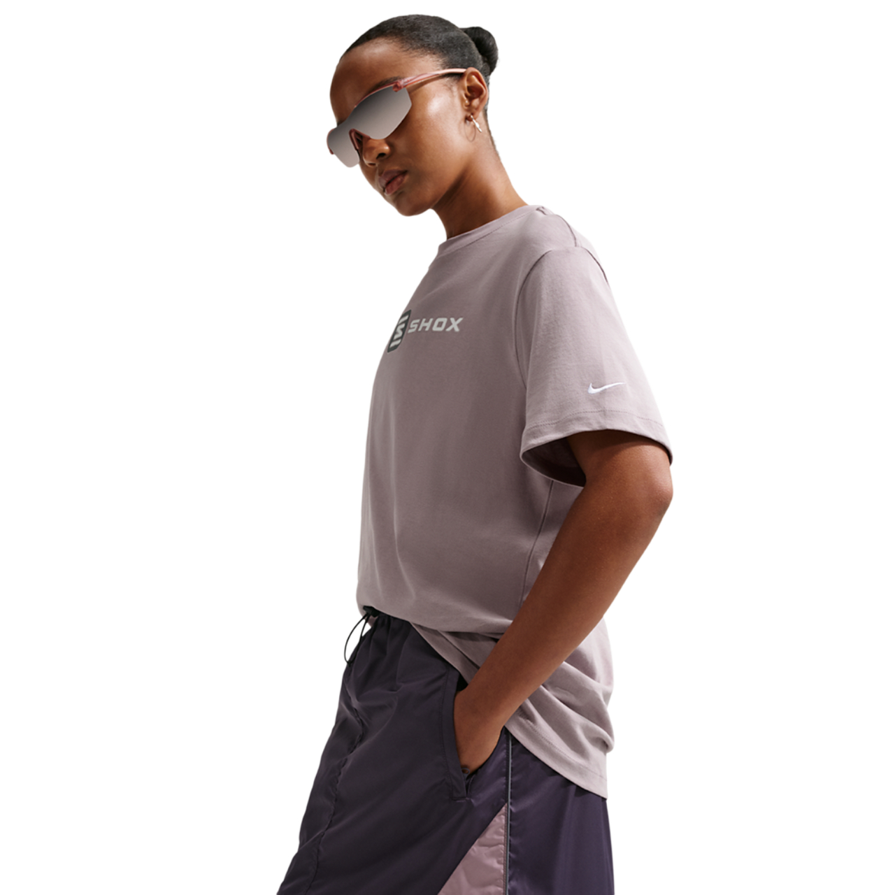 Nike Sportswear Graphic T-shirt Image 3 sur 5. Appuyez pour ouvrir la galerie de photos.