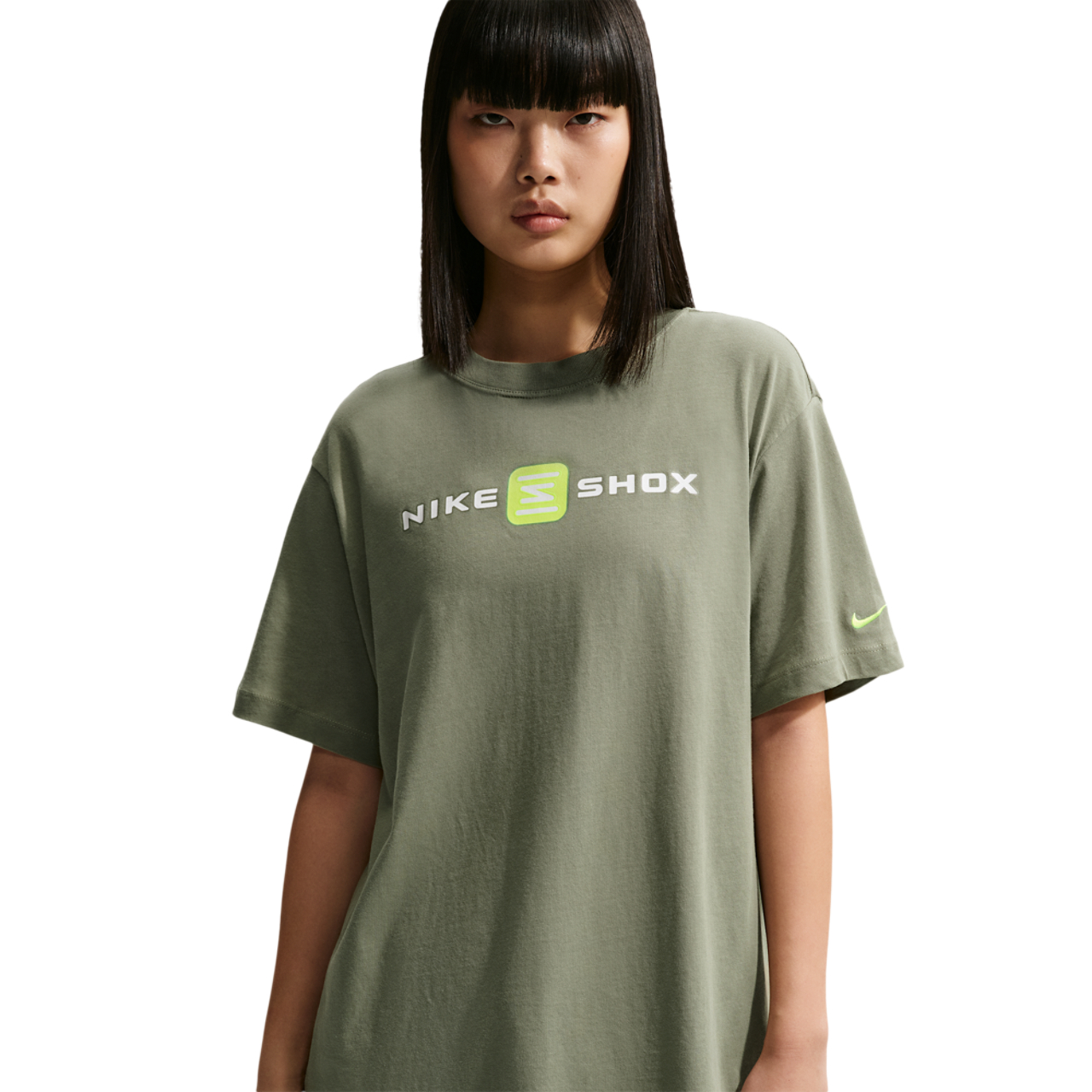 Nike Sportswear Graphic T-shirt Image 1 sur 5. Appuyez pour ouvrir la galerie de photos.