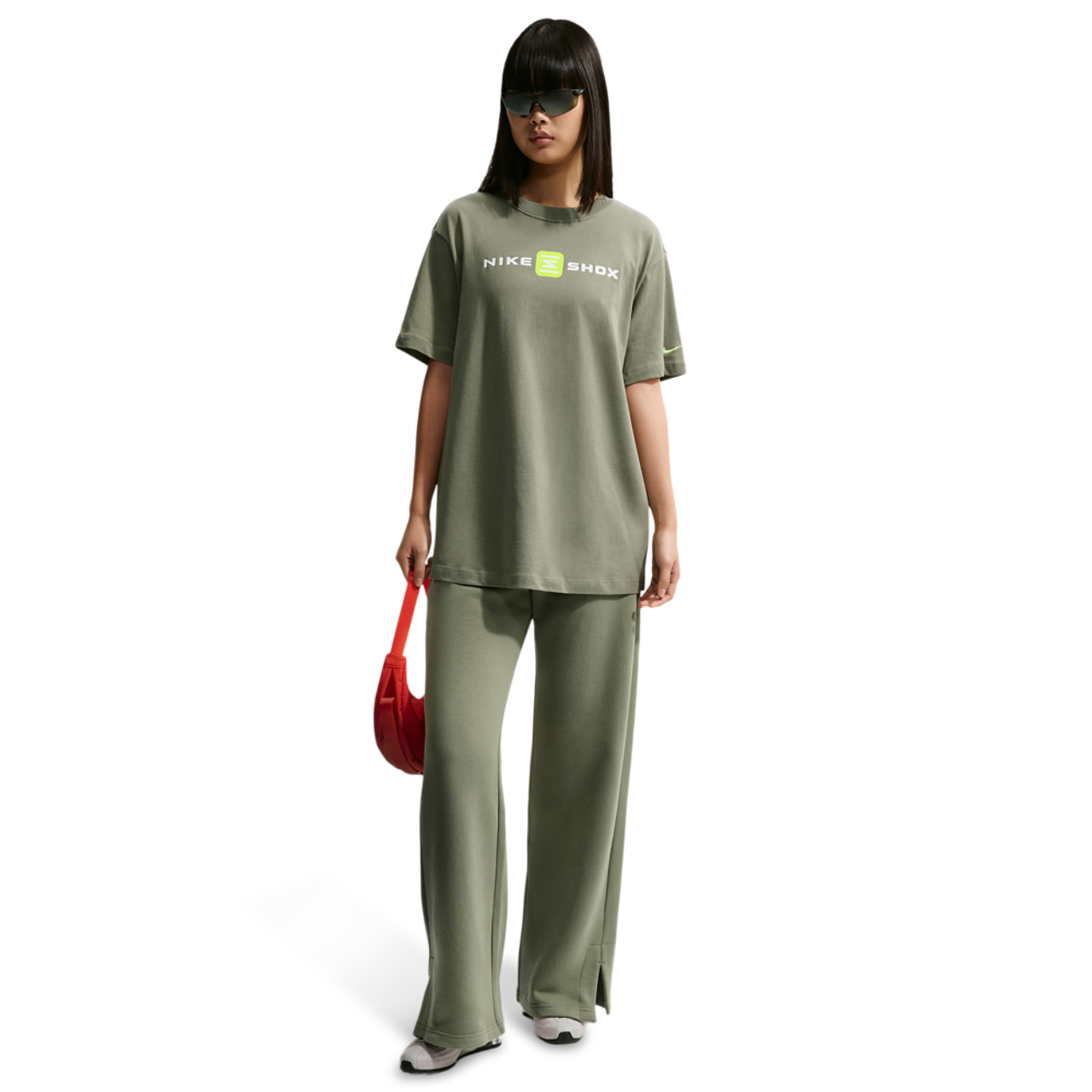 Nike Sportswear Graphic T-shirt Image 4 sur 5. Appuyez pour ouvrir la galerie de photos.