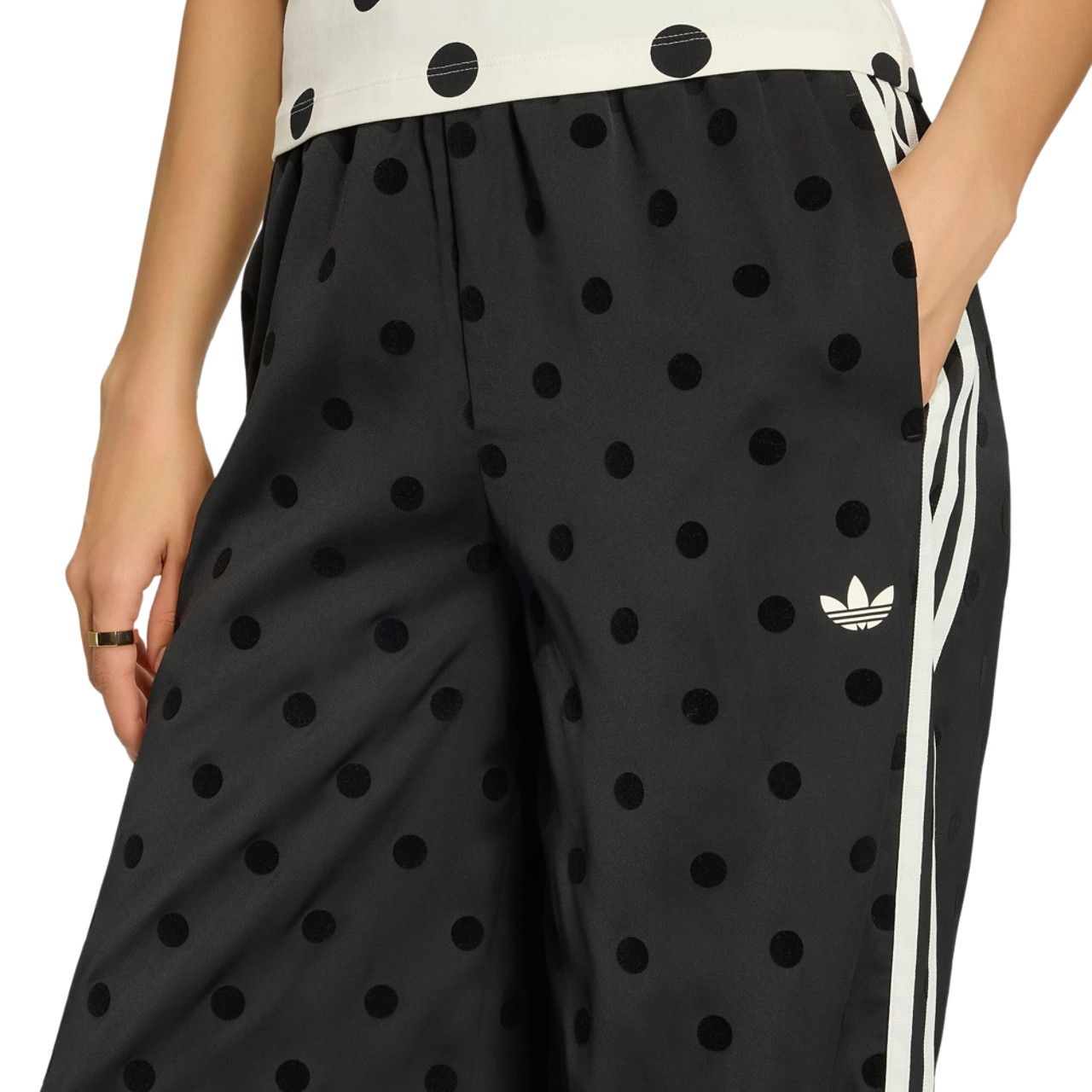 adidas Satin Polka Dots Wide Leg Pant Image 3 sur 4. Appuyez pour ouvrir la galerie de photos.