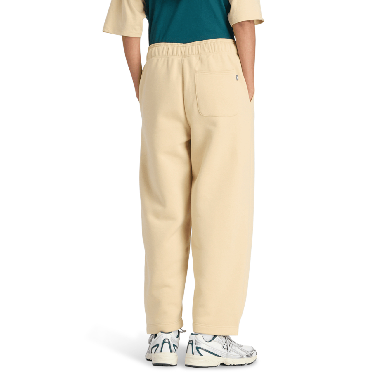 New Balance Trackside Fleece Barrel Pant Afbeelding 2 van 3. Tik om de fotogalerij te openen..