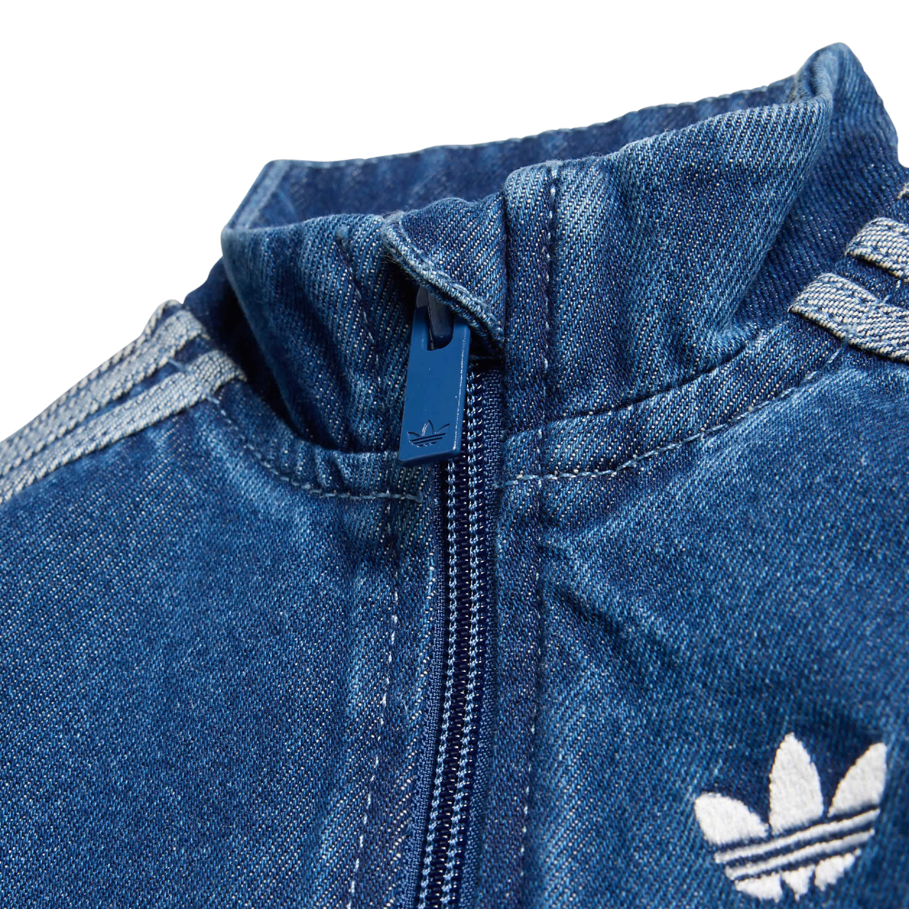adidas Firebird Denim Bild 2 von 5. Antippen, um die Fotogalerie zu öffnen.