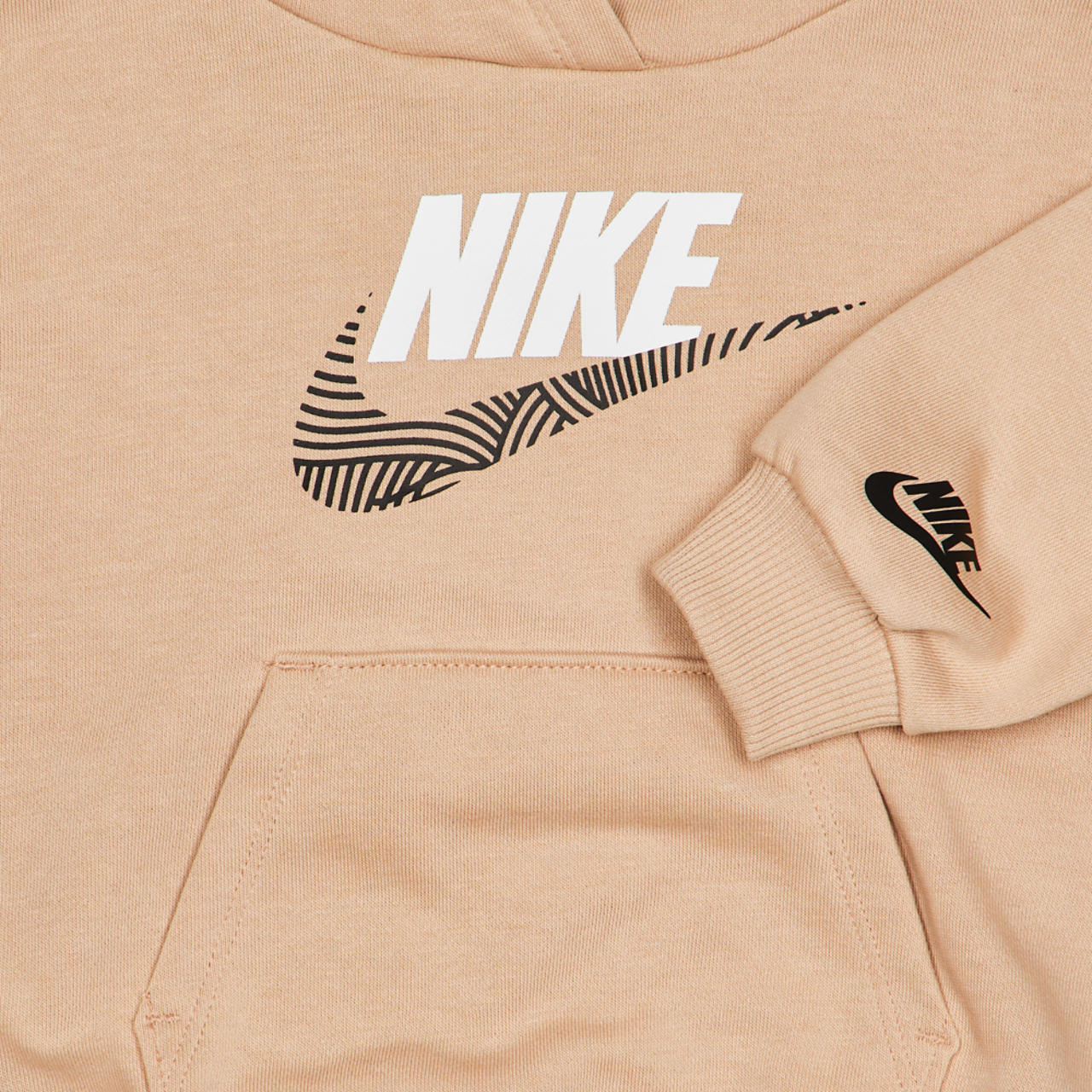 Nike Itz Oversized Ft Image 3 of 4. Tap to open photo gallery.