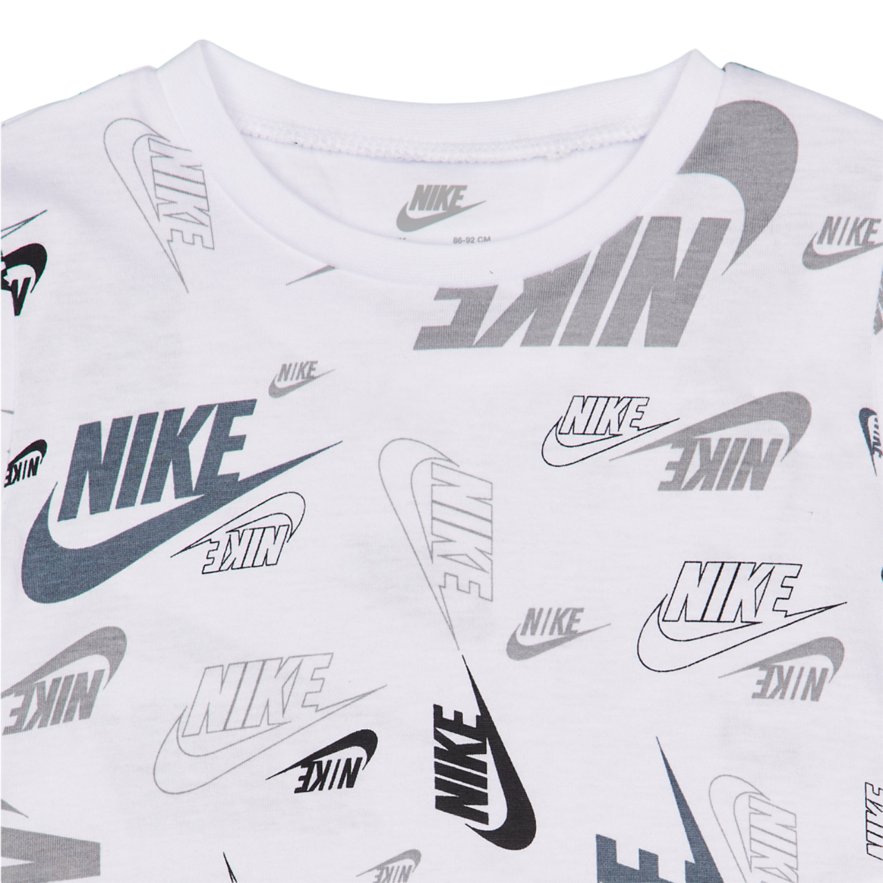 Nike Aop Futura Toss Imagen 3 de 4. Toque para abrir la galería de fotos.