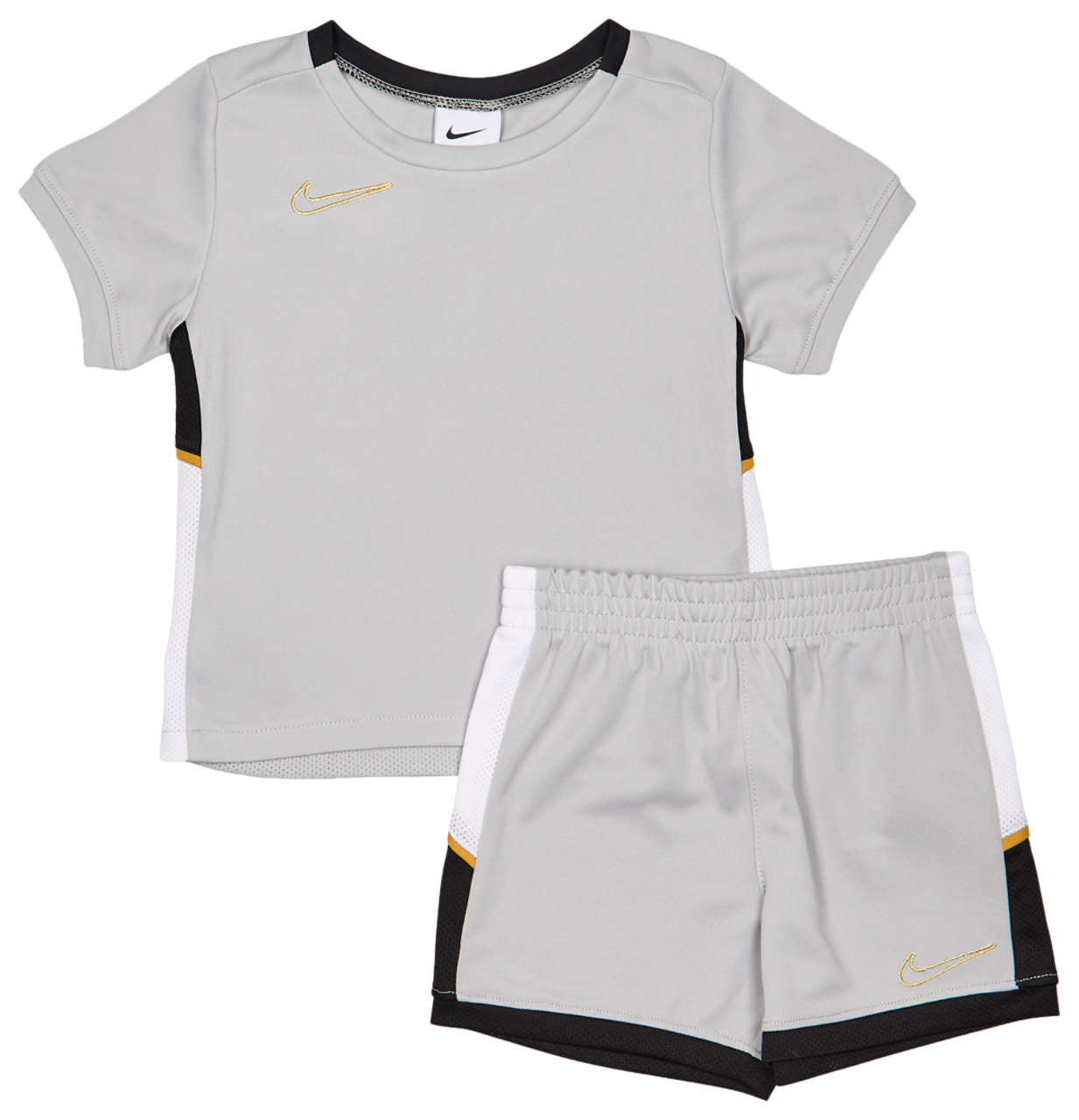 Nike Academy Bild 1 von 4. Antippen, um die Fotogalerie zu öffnen.