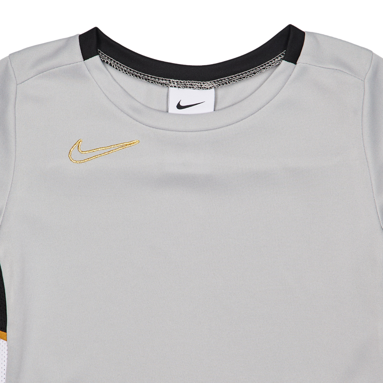 Nike Academy Bild 3 von 4. Antippen, um die Fotogalerie zu öffnen.