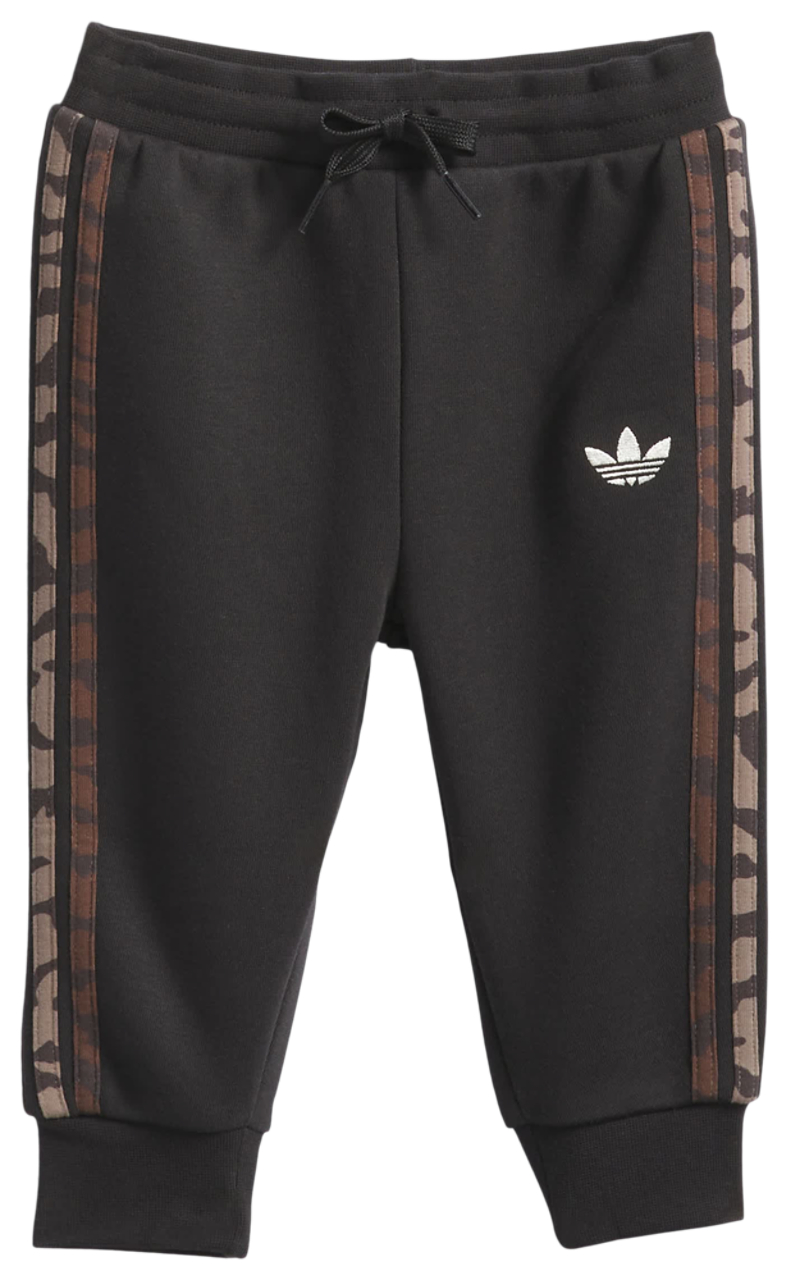 adidas Loose Crew Set Imagen 4 de 4. Toque para abrir la galería de fotos.