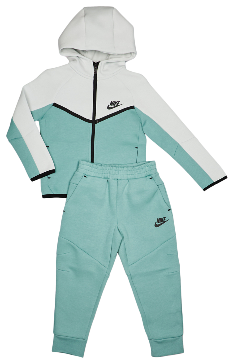 Nike Tech Fleece Image 1 of 6. Tap to open photo gallery.