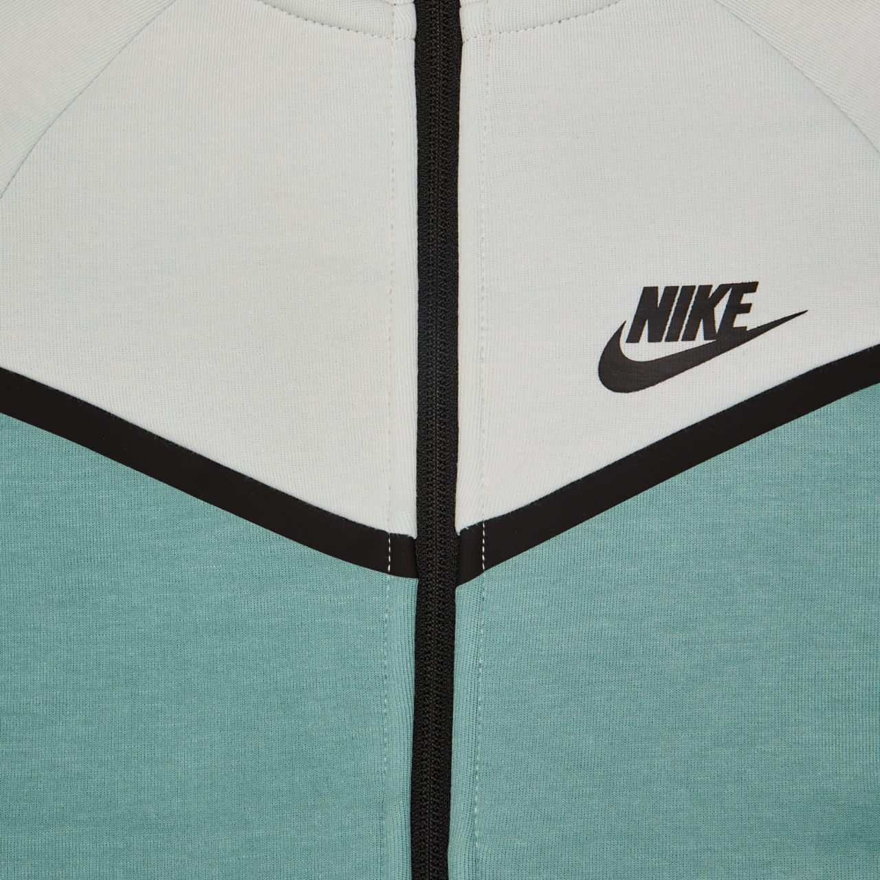 Nike Tech Fleece Image 3 of 6. Tap to open photo gallery.