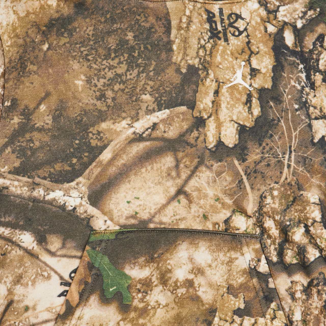 Jordan X Realtree Bild 3 von 4. Antippen, um die Fotogalerie zu öffnen.