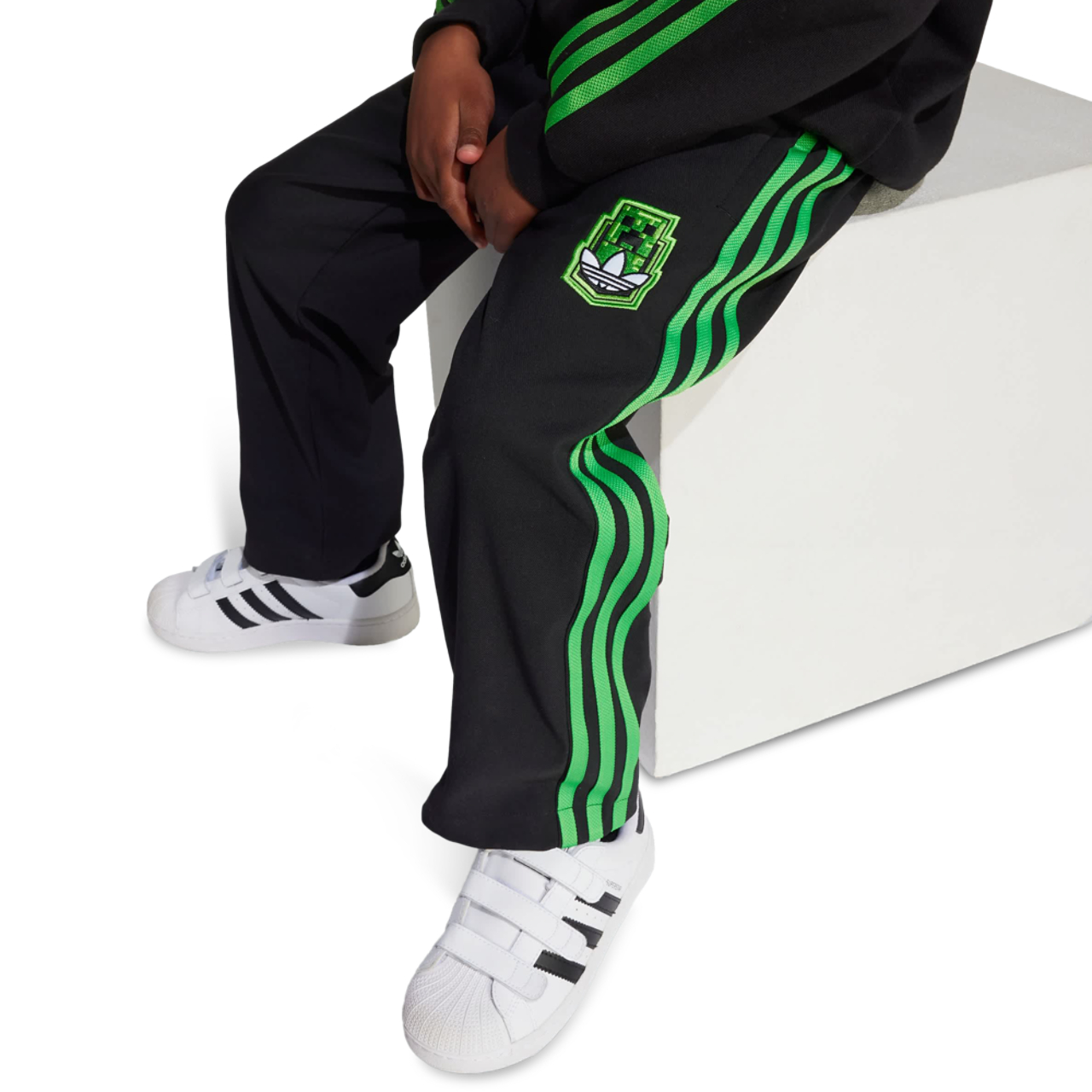adidas Orginals X Minecraft Afbeelding 3 van 3. Tik om de fotogalerij te openen..