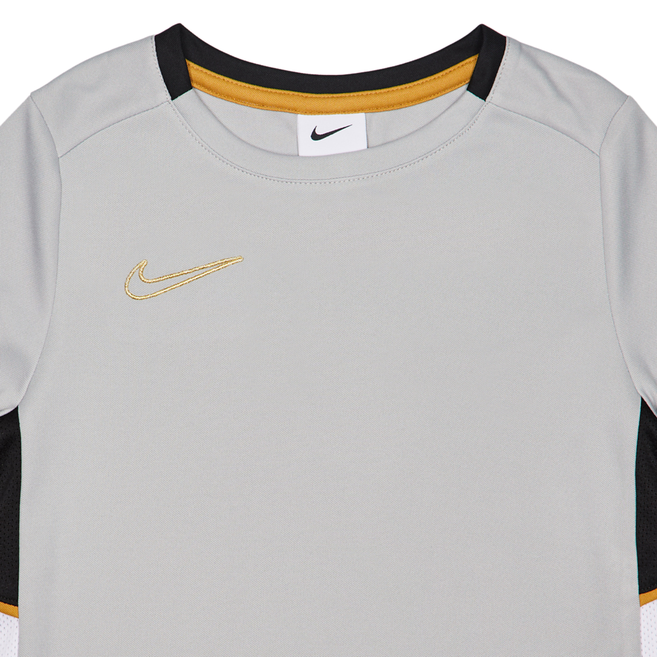 Nike Academy Bild 3 von 4. Antippen, um die Fotogalerie zu öffnen.