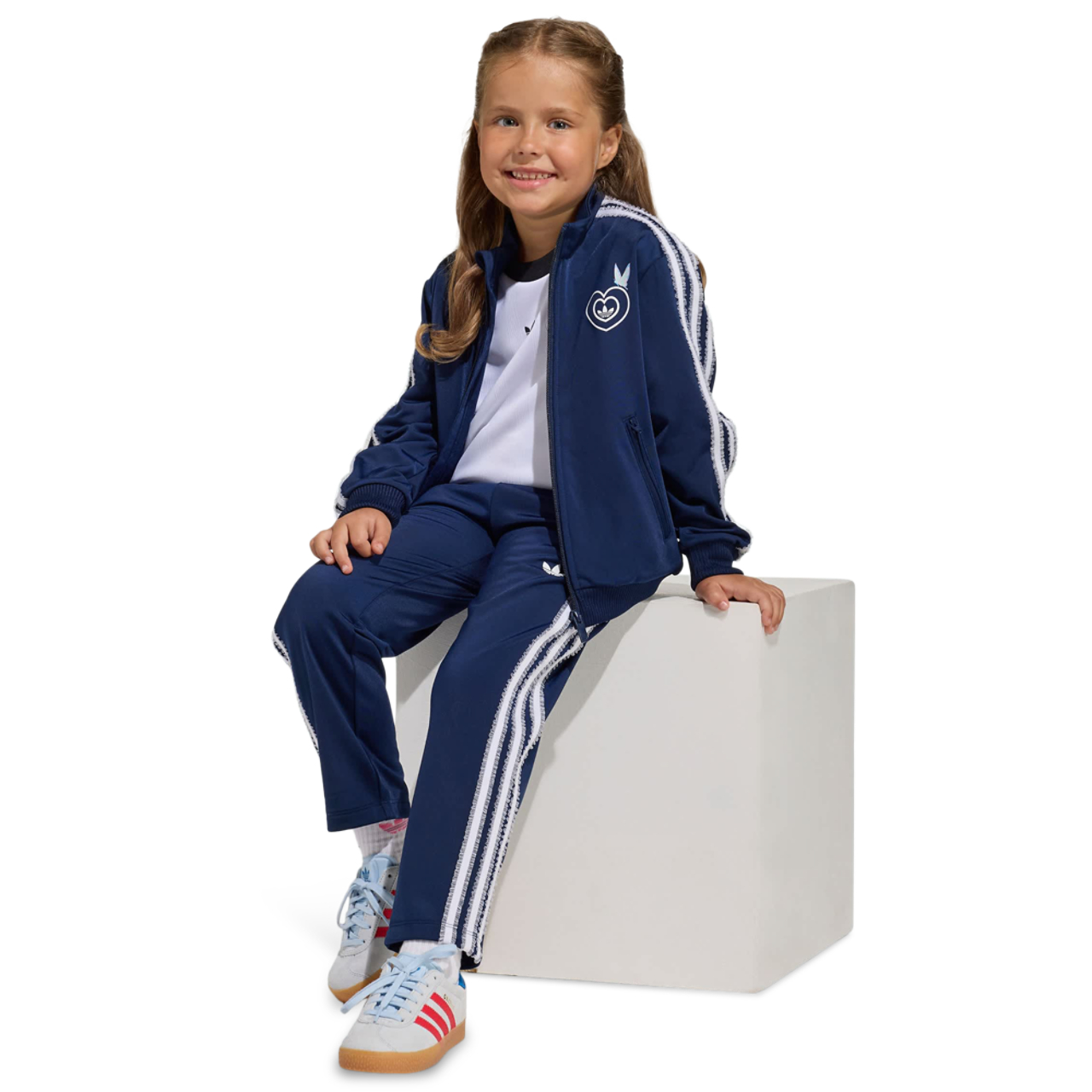 adidas Disney Firebird Track Suit Immagine 2 di 5. Tocca per aprire la galleria fotografica.