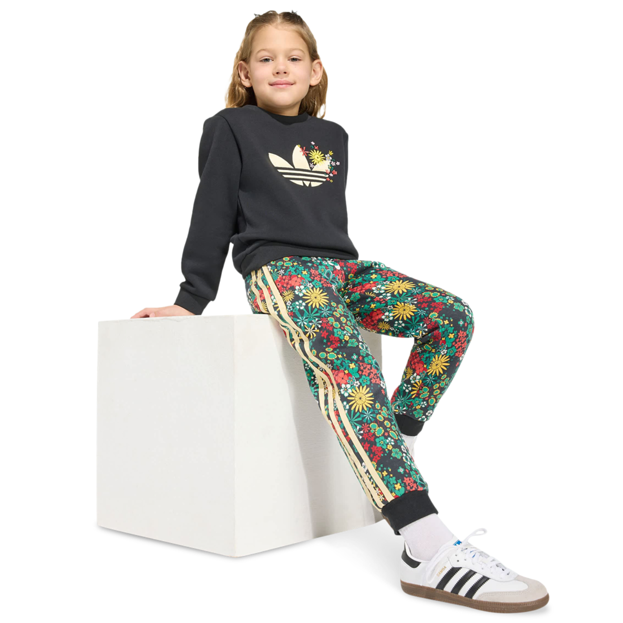 adidas Originals X Liberty London Crew Set Immagine 2 di 5. Tocca per aprire la galleria fotografica.