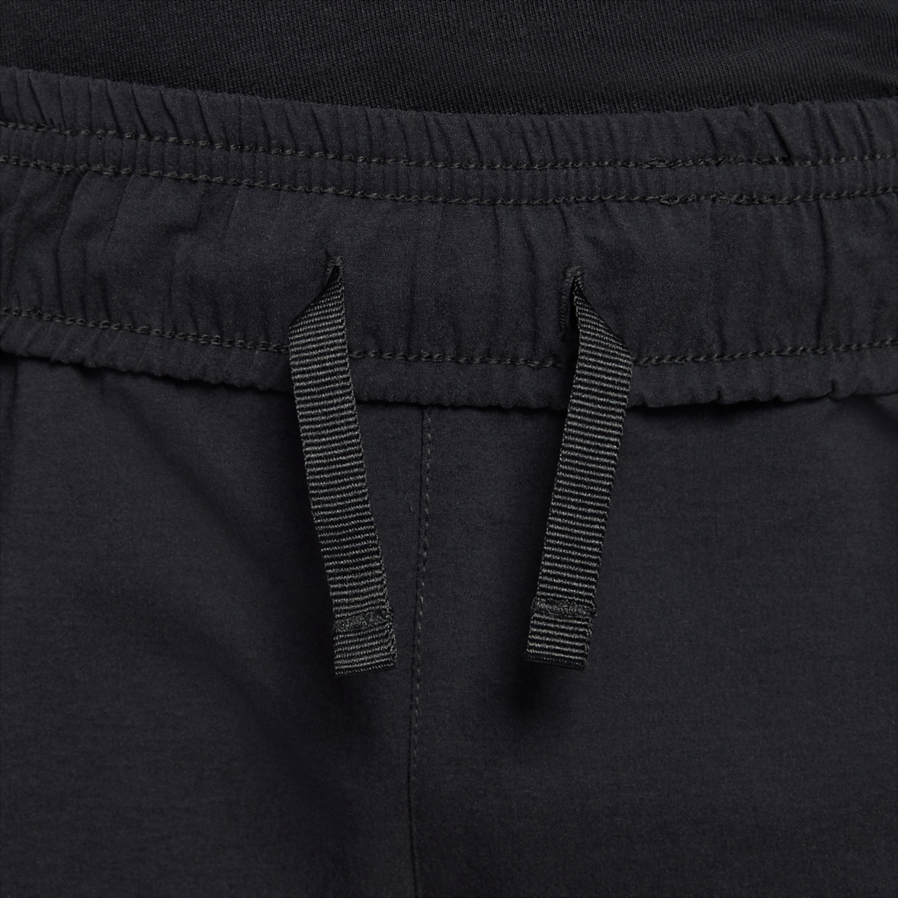 Nike Tech Woven Image 3 sur 5. Appuyez pour ouvrir la galerie de photos.