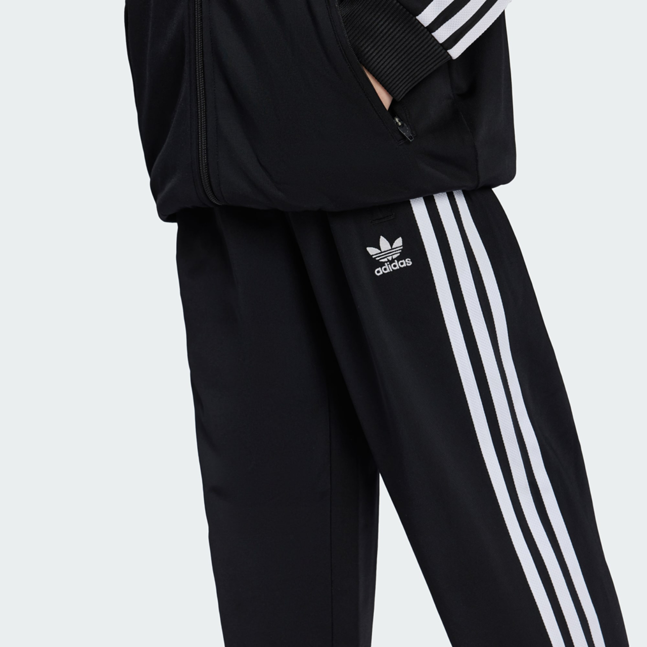 adidas Firebird Bild 1 von 7. Antippen, um die Fotogalerie zu öffnen.