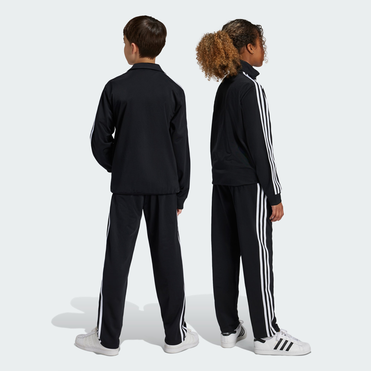adidas Firebird Bild 6 von 7. Antippen, um die Fotogalerie zu öffnen.