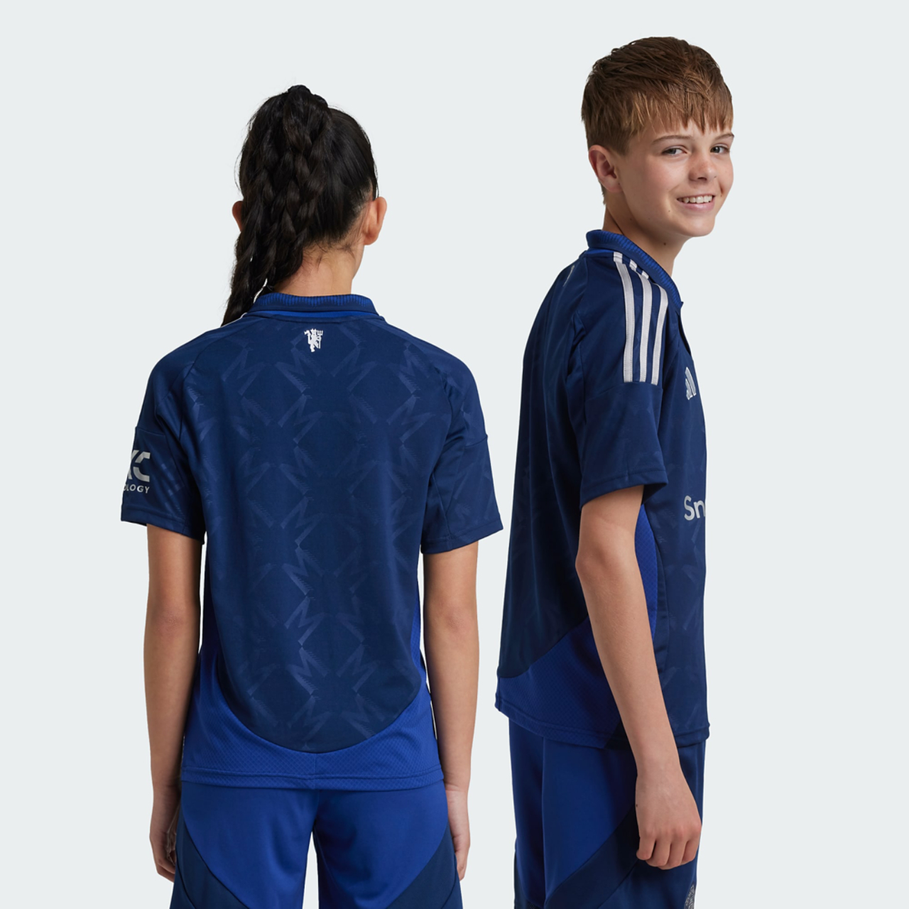 adidas Manchester United 24/25 Away Imagen 2 de 4. Toque para abrir la galería de fotos.