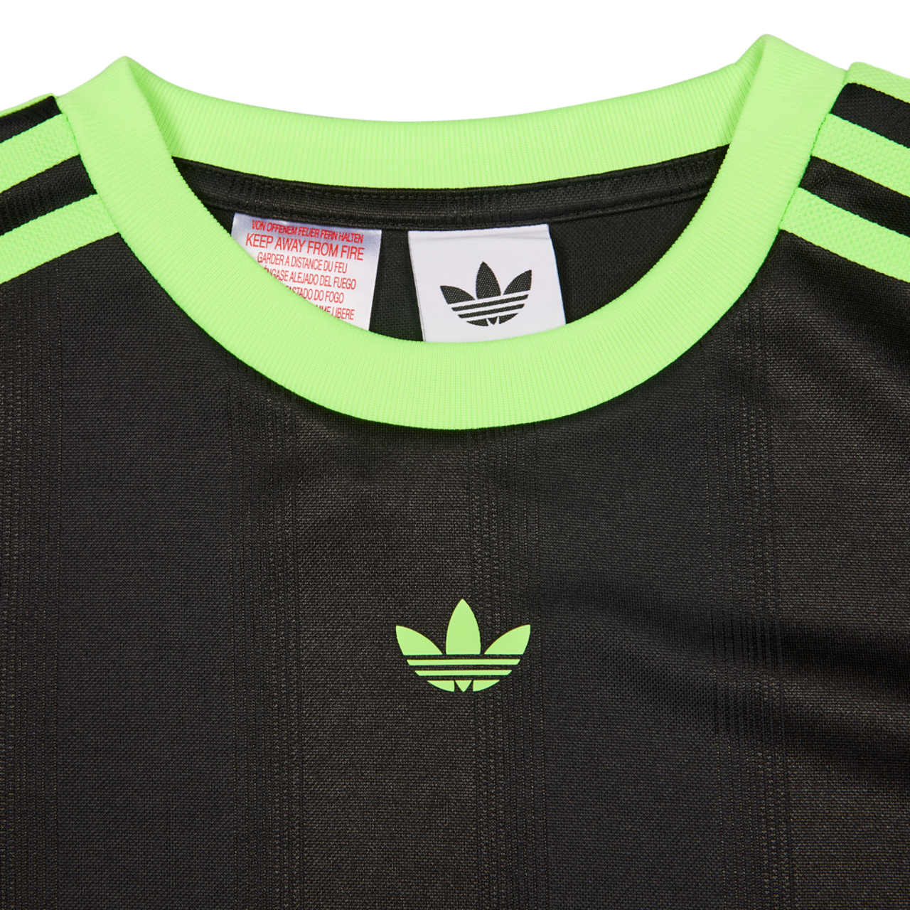 adidas Adicolor 3-Stripes Bild 3 von 4. Antippen, um die Fotogalerie zu öffnen.