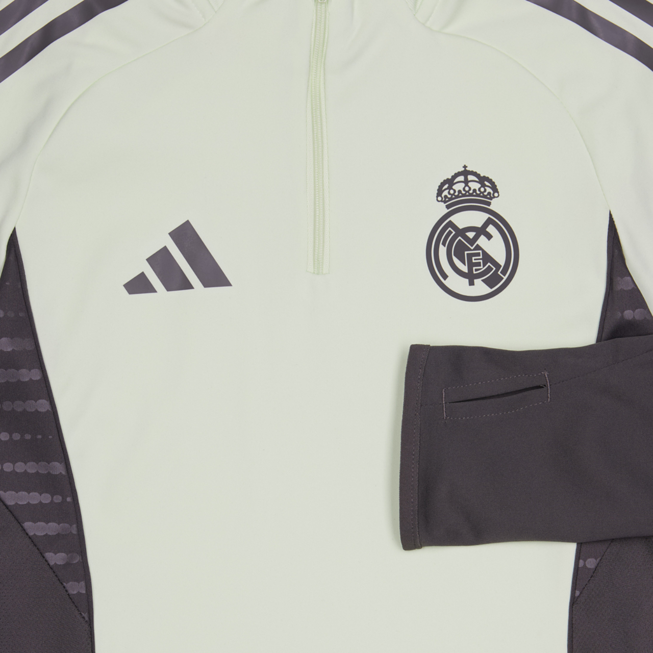 adidas Real Madrid Bild 4 von 7. Antippen, um die Fotogalerie zu öffnen.