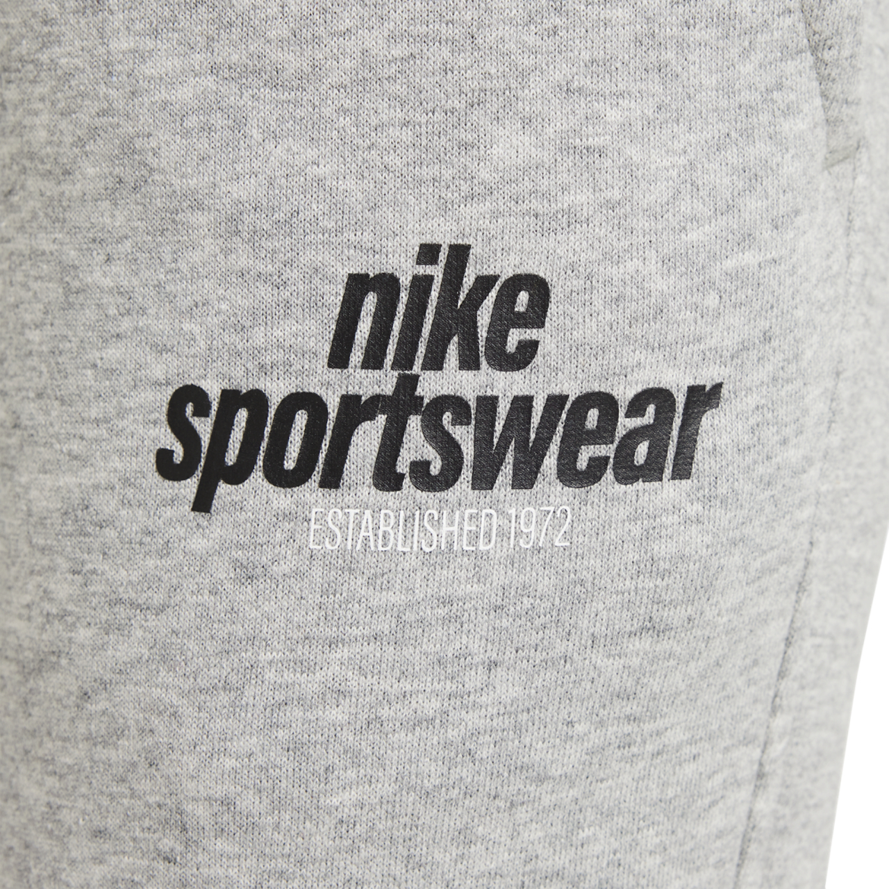 Nike Club Bild 5 von 5. Antippen, um die Fotogalerie zu öffnen.